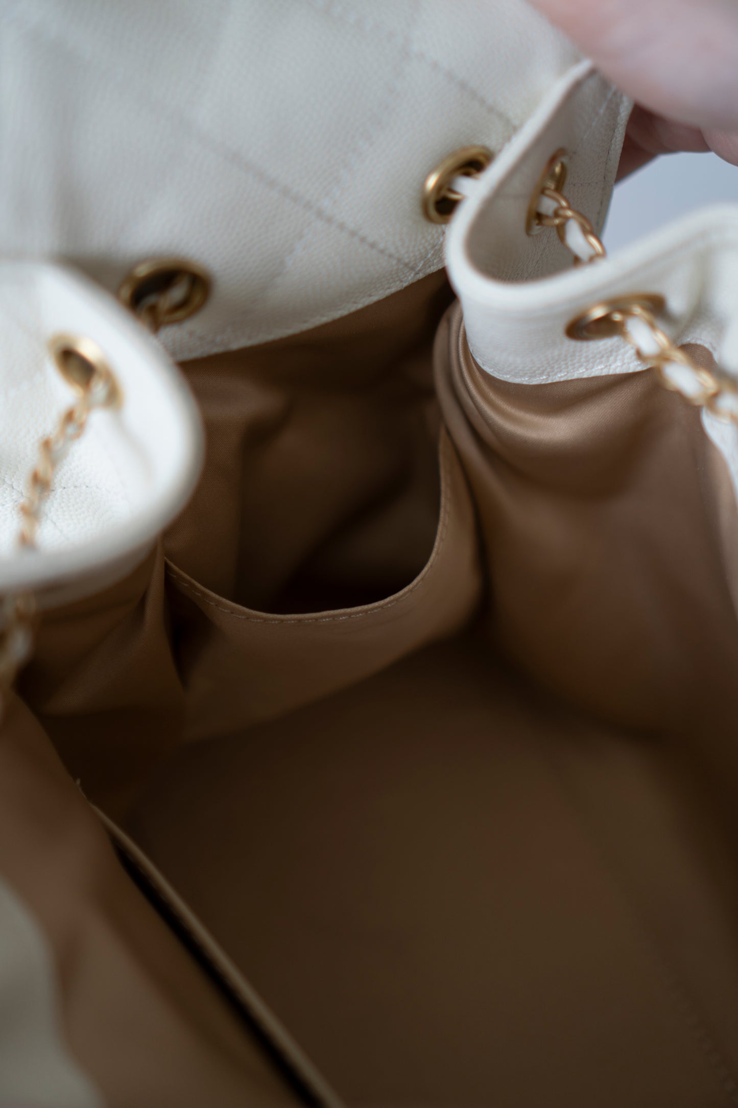 C25 Small – White Caviar Leather with Metal Drawstring Chain Strap