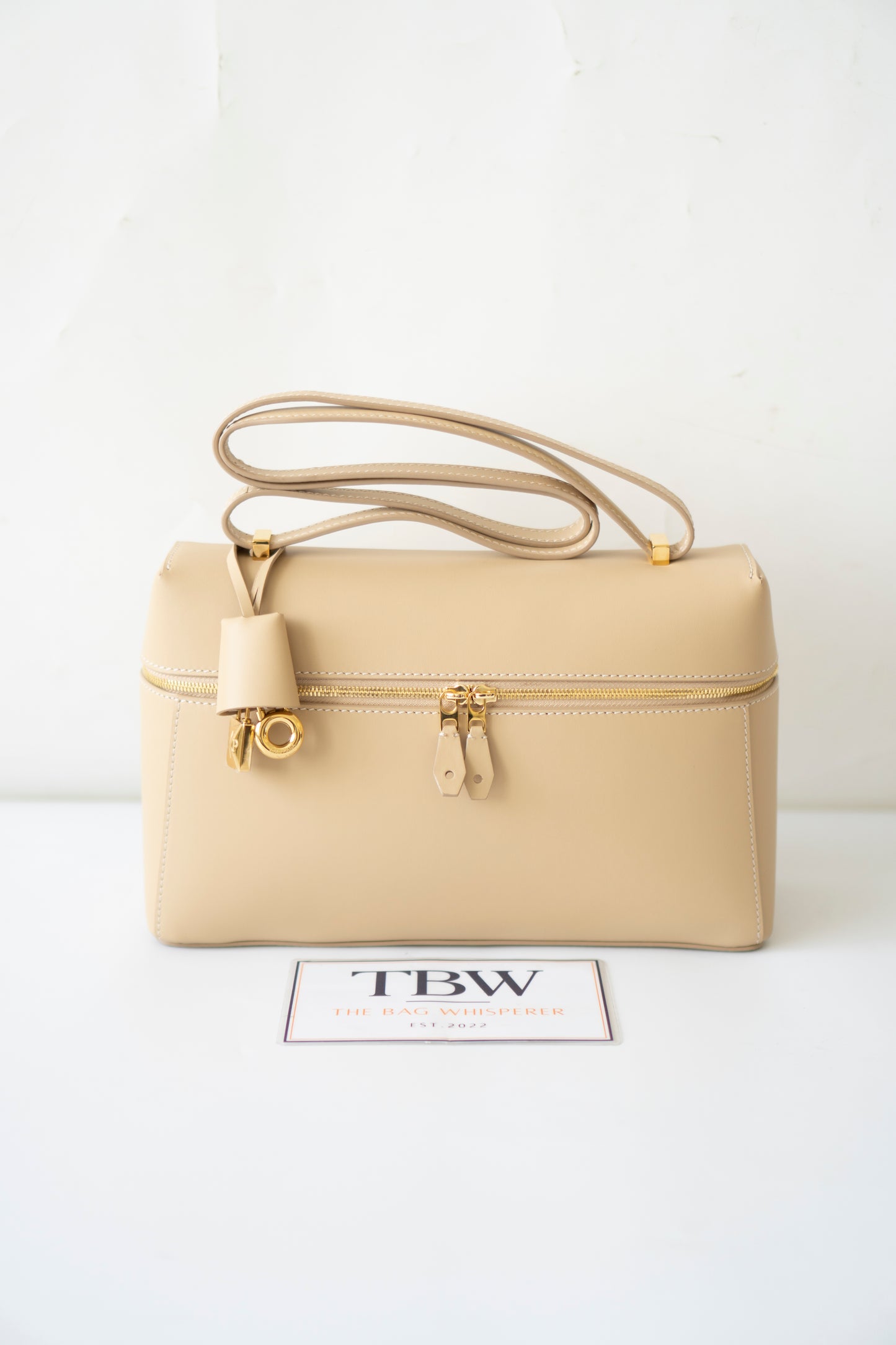 Extra Bag L27 – Light Mastic Smooth Calfskin with Gold Hardware