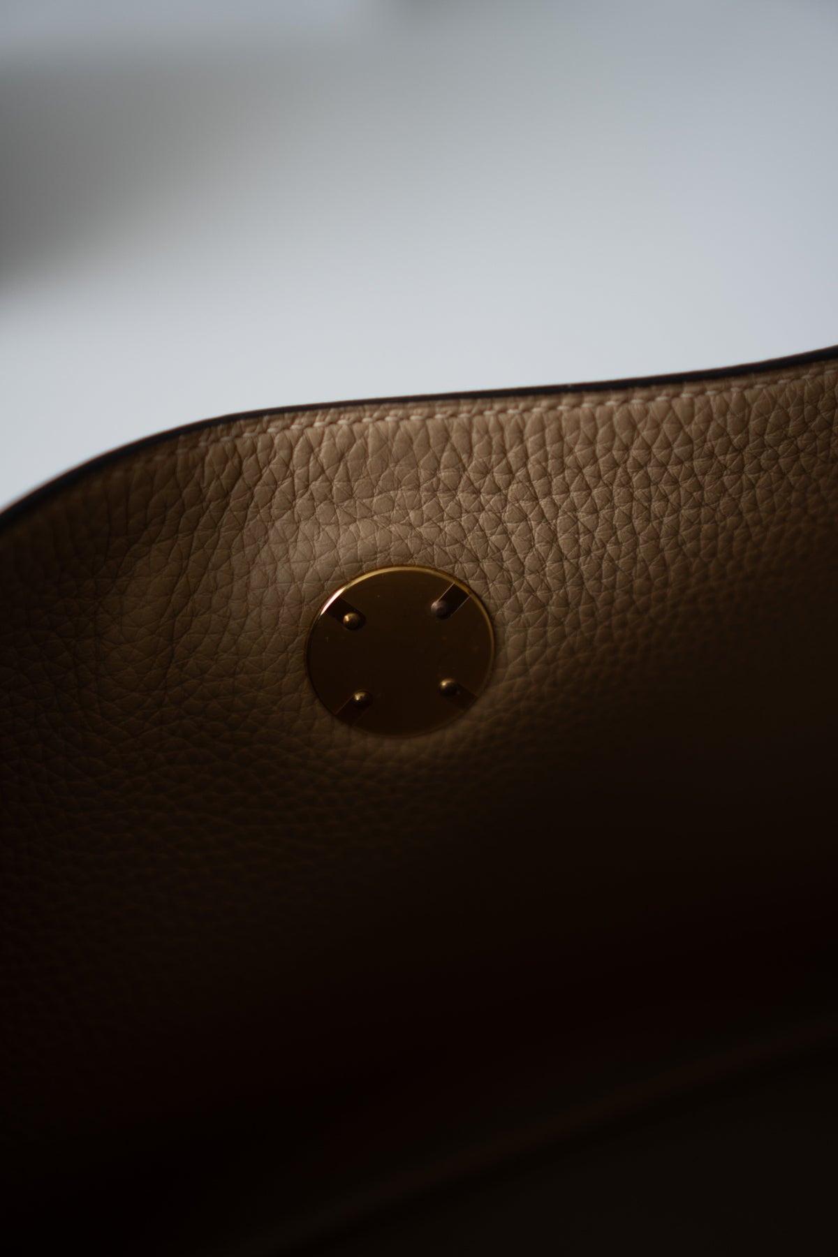 Lind 26 – Beige Marfa Clemence with Gold Hardware