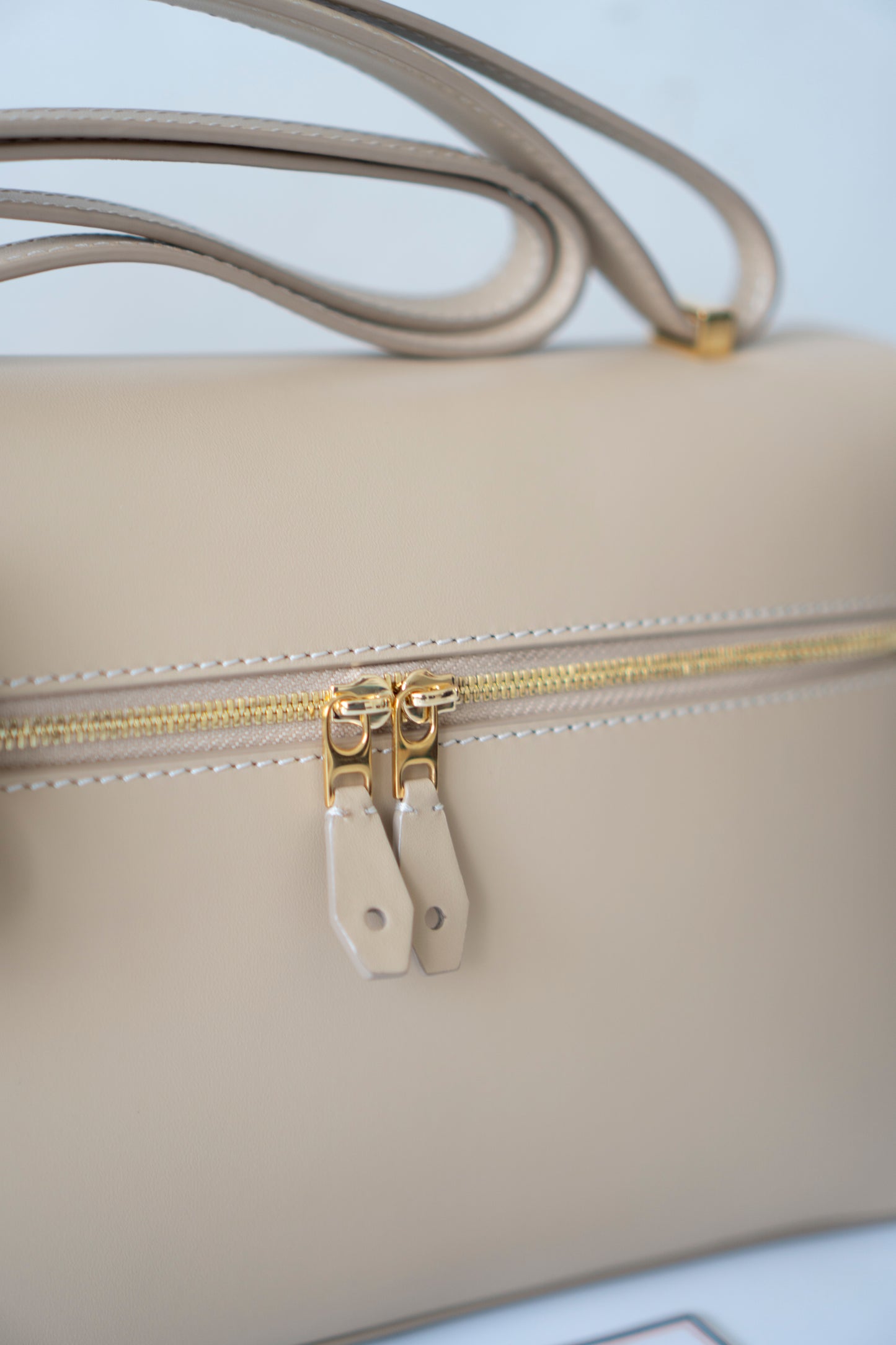 Extra Bag L27 – Light Mastic Smooth Calfskin with Gold Hardware