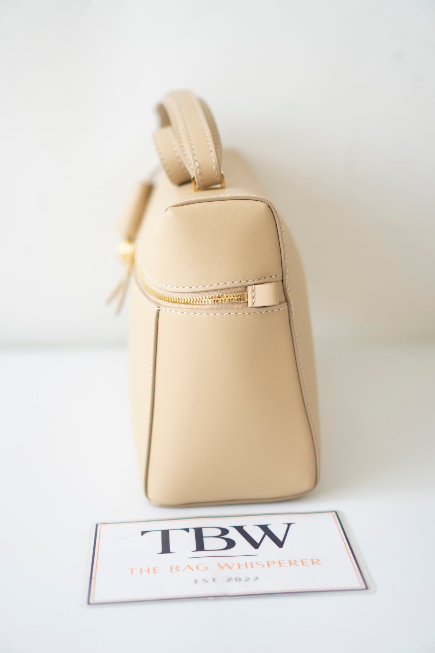 Extra Bag L27 – Light Mastic Smooth Calfskin with Gold Hardware