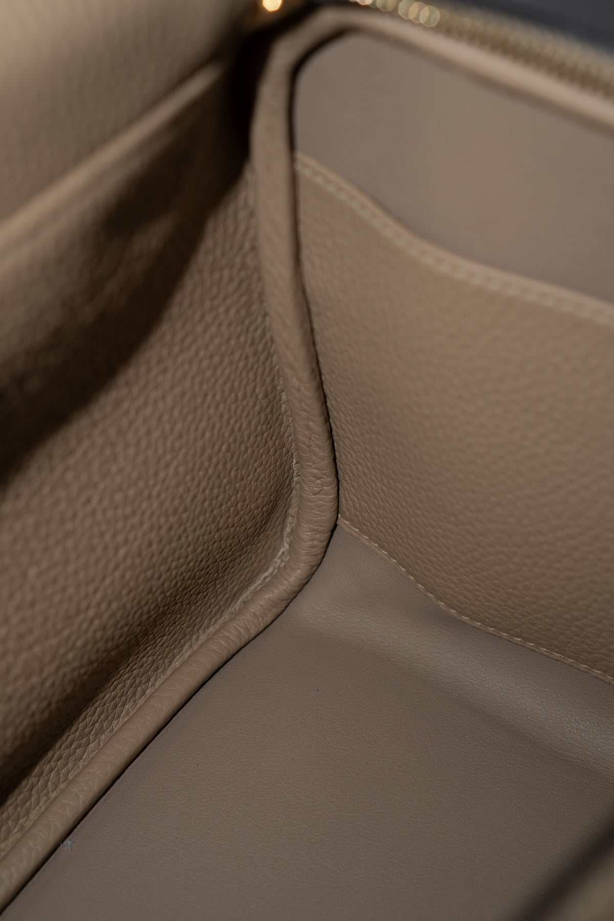Lind 26 – Beige Marfa Clemence with Gold Hardware