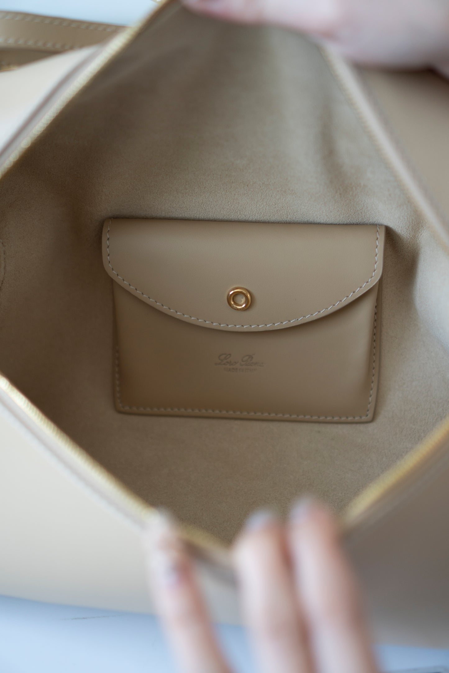 Extra Bag L27 – Light Mastic Smooth Calfskin with Gold Hardware