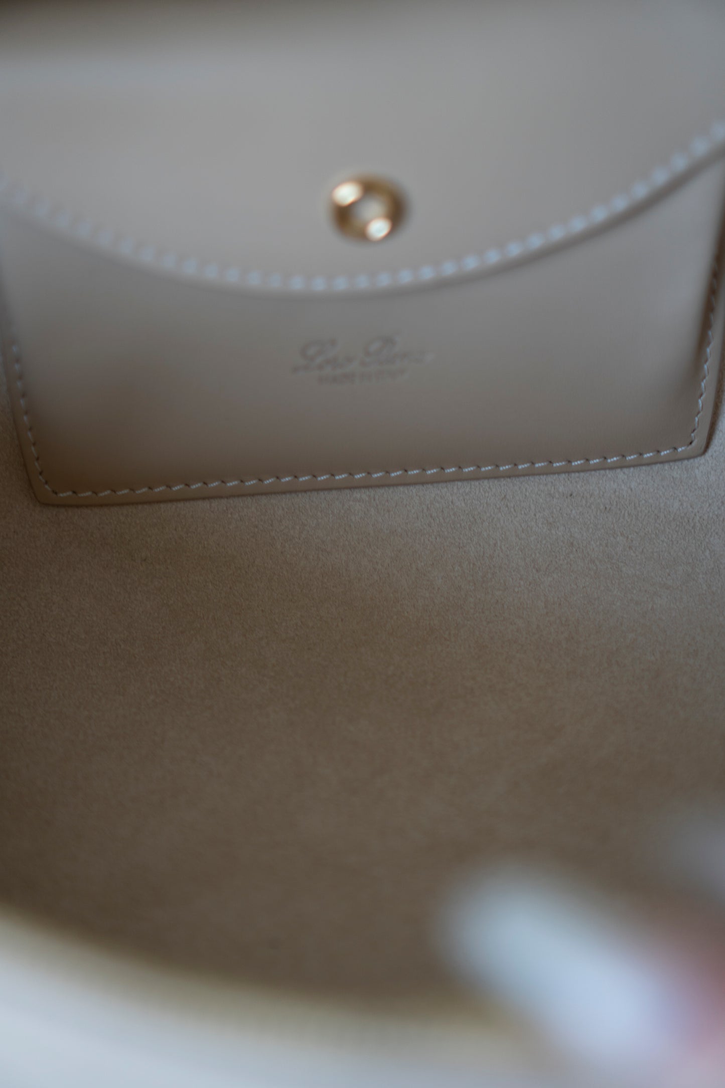 Extra Bag L27 – Light Mastic Smooth Calfskin with Gold Hardware