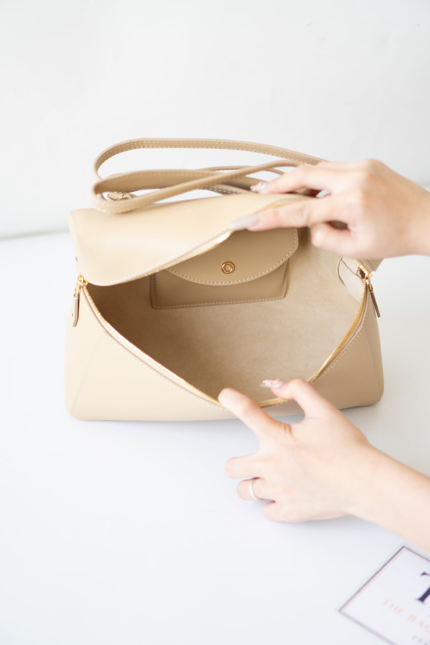 Extra Bag L27 – Light Mastic Smooth Calfskin with Gold Hardware