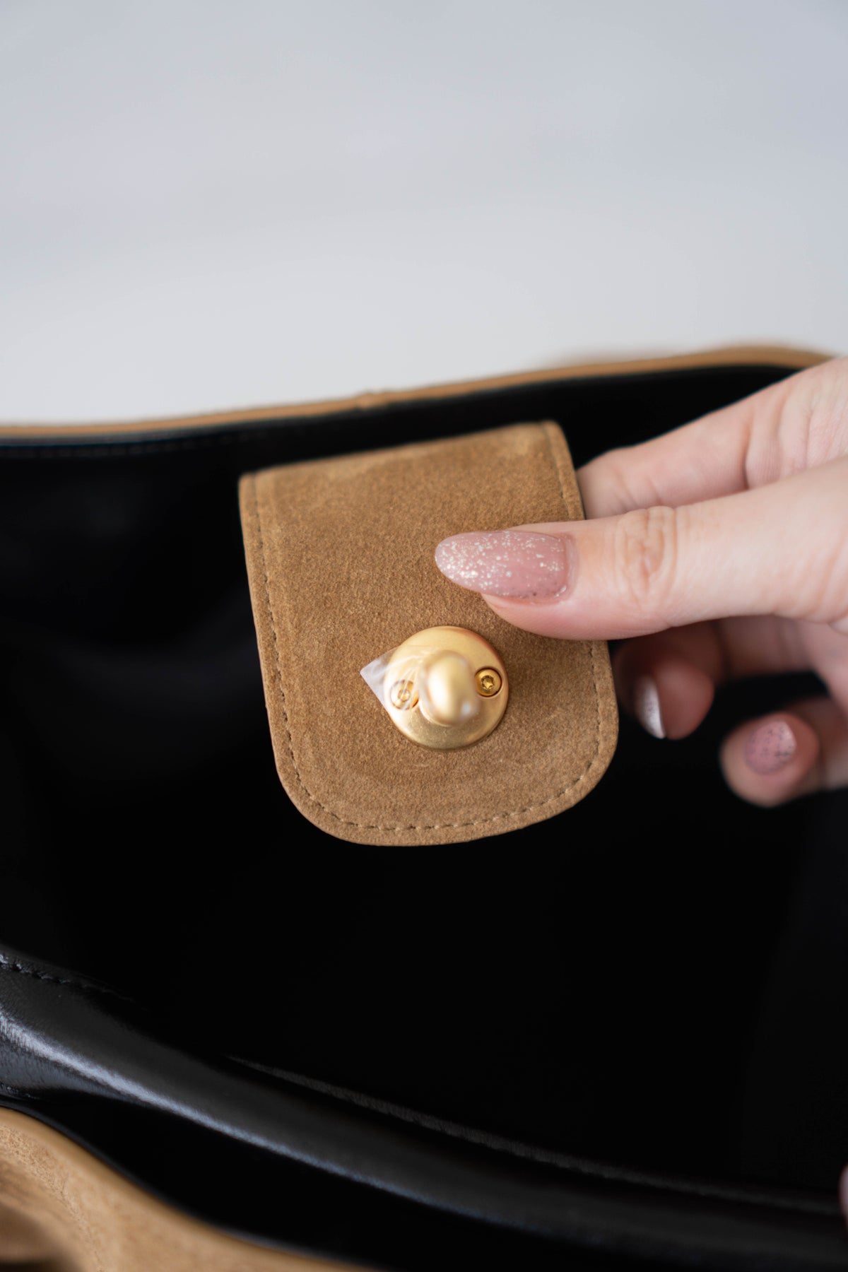 CC Large Hobo Bag – Tan Suede &amp; Black Calfskin