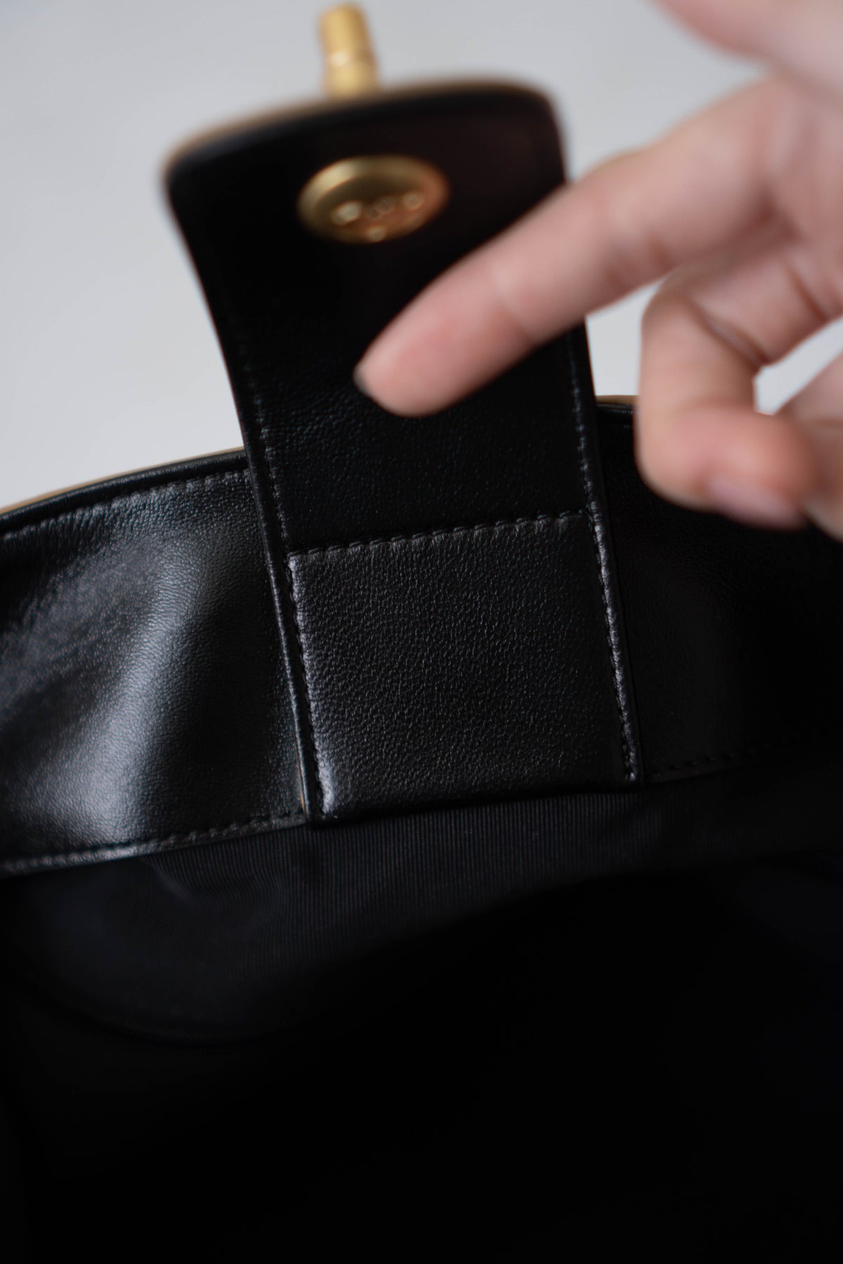 CC Large Hobo Bag – Tan Suede &amp; Black Calfskin