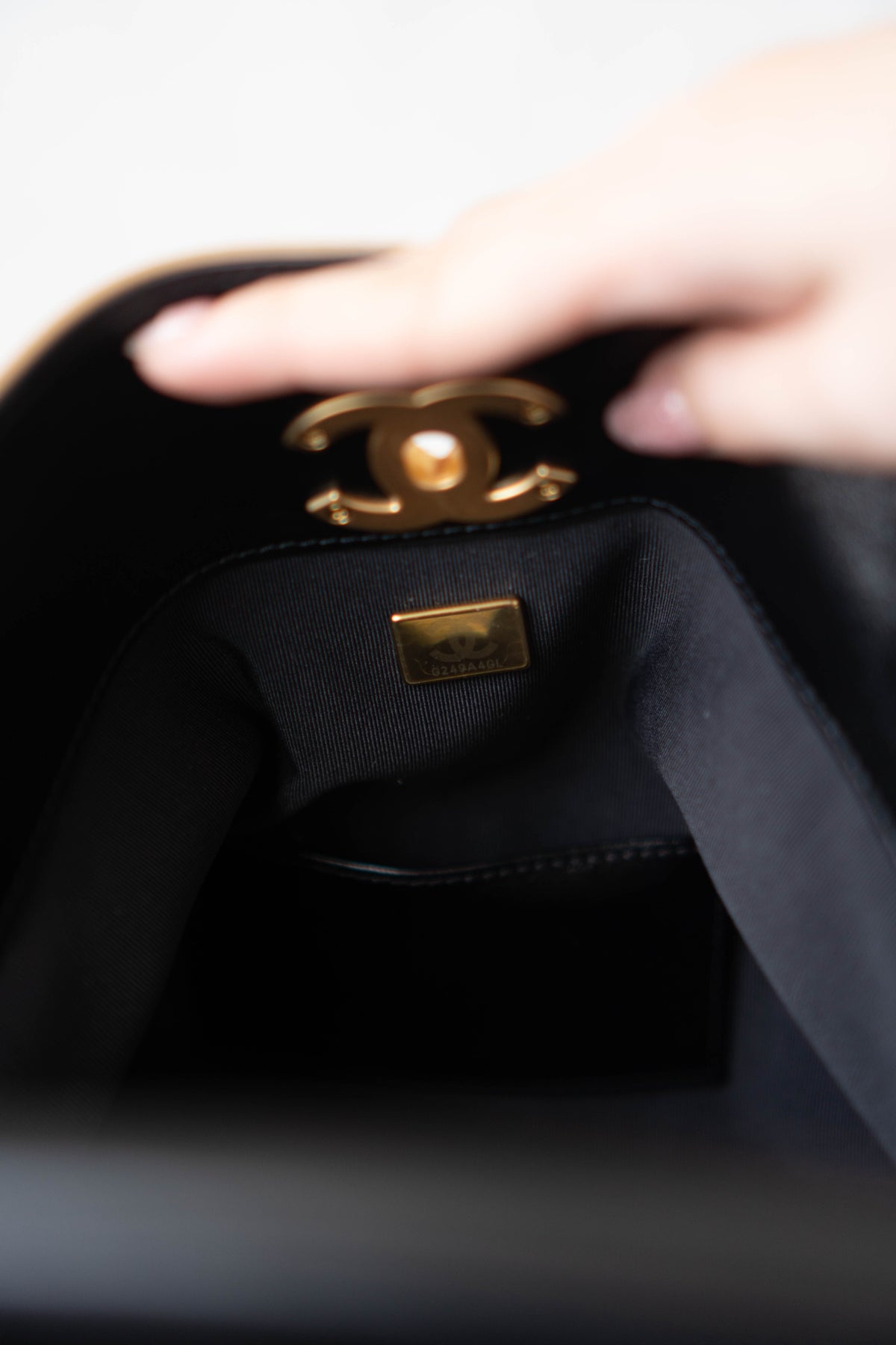 CC Large Hobo Bag – Tan Suede &amp; Black Calfskin