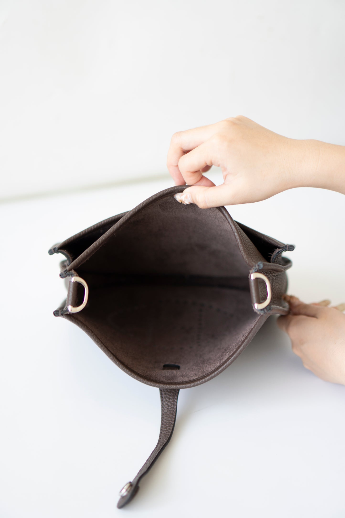 Evelyne 23 – Ebene Clemence Leather with Palladium Hardware