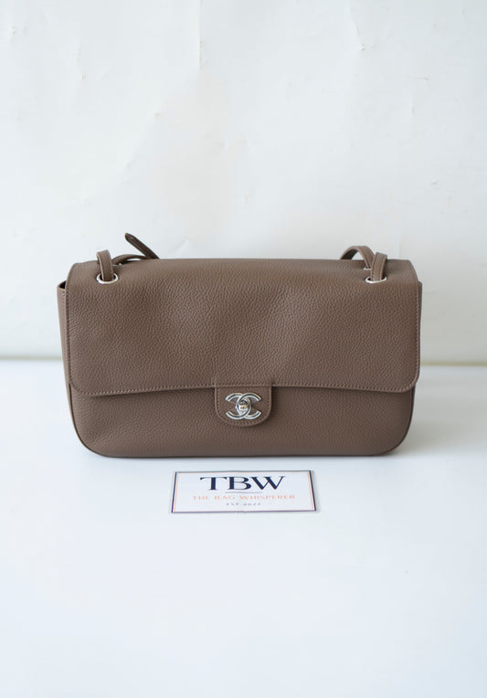 26S Souplissimo Jumbo Flap – Taupe Grained Calfskin with Silver Hardware