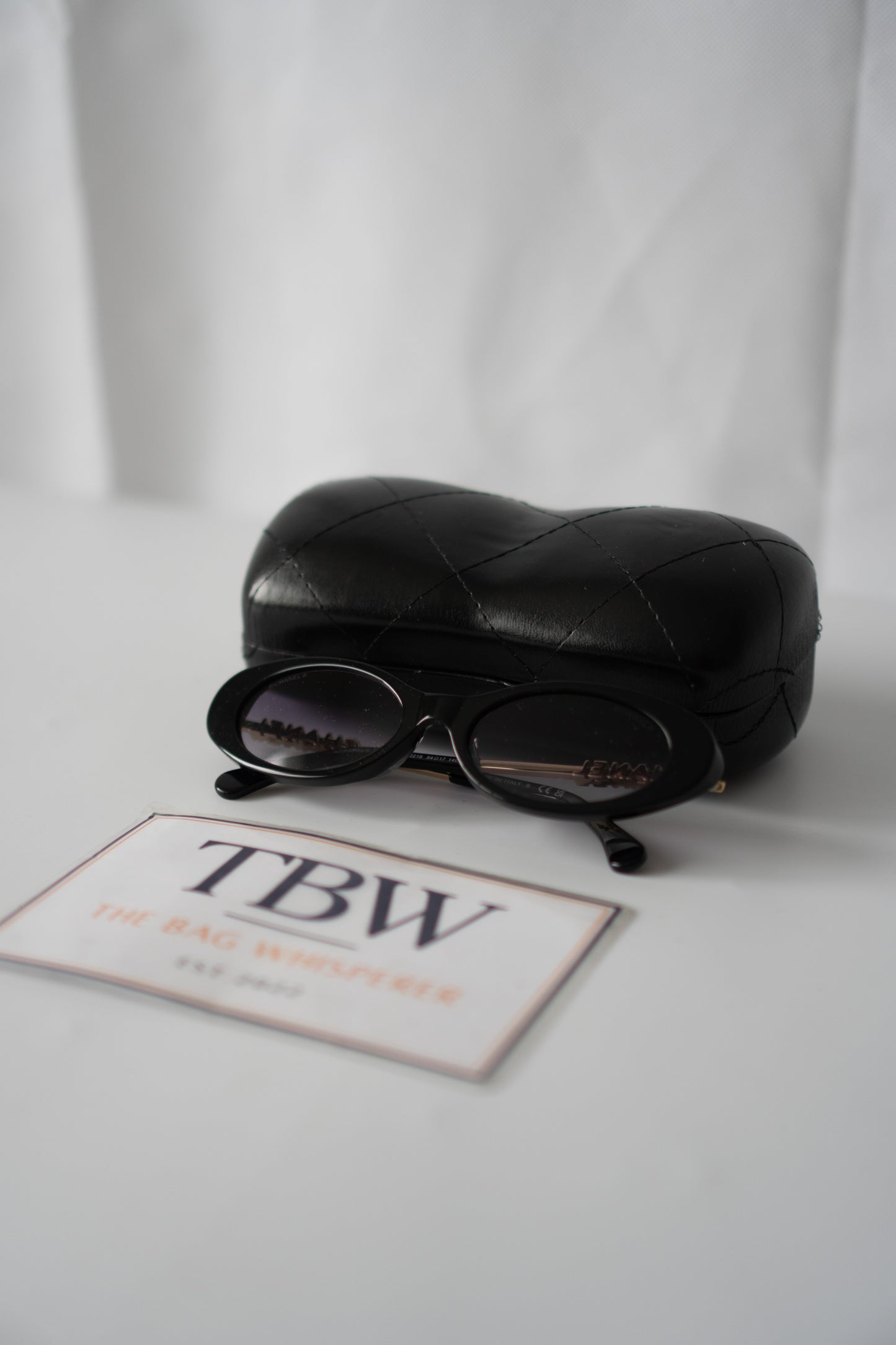 Oval Chain-Temple Sunglasses – Black & Gold