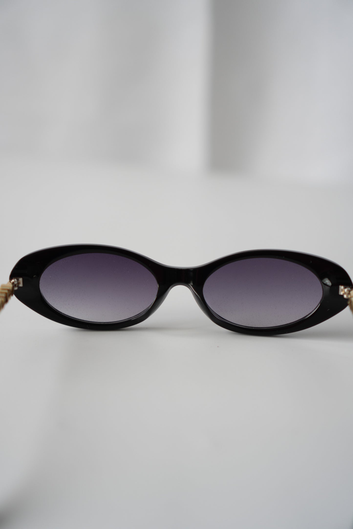 Oval Chain-Temple Sunglasses – Black & Gold