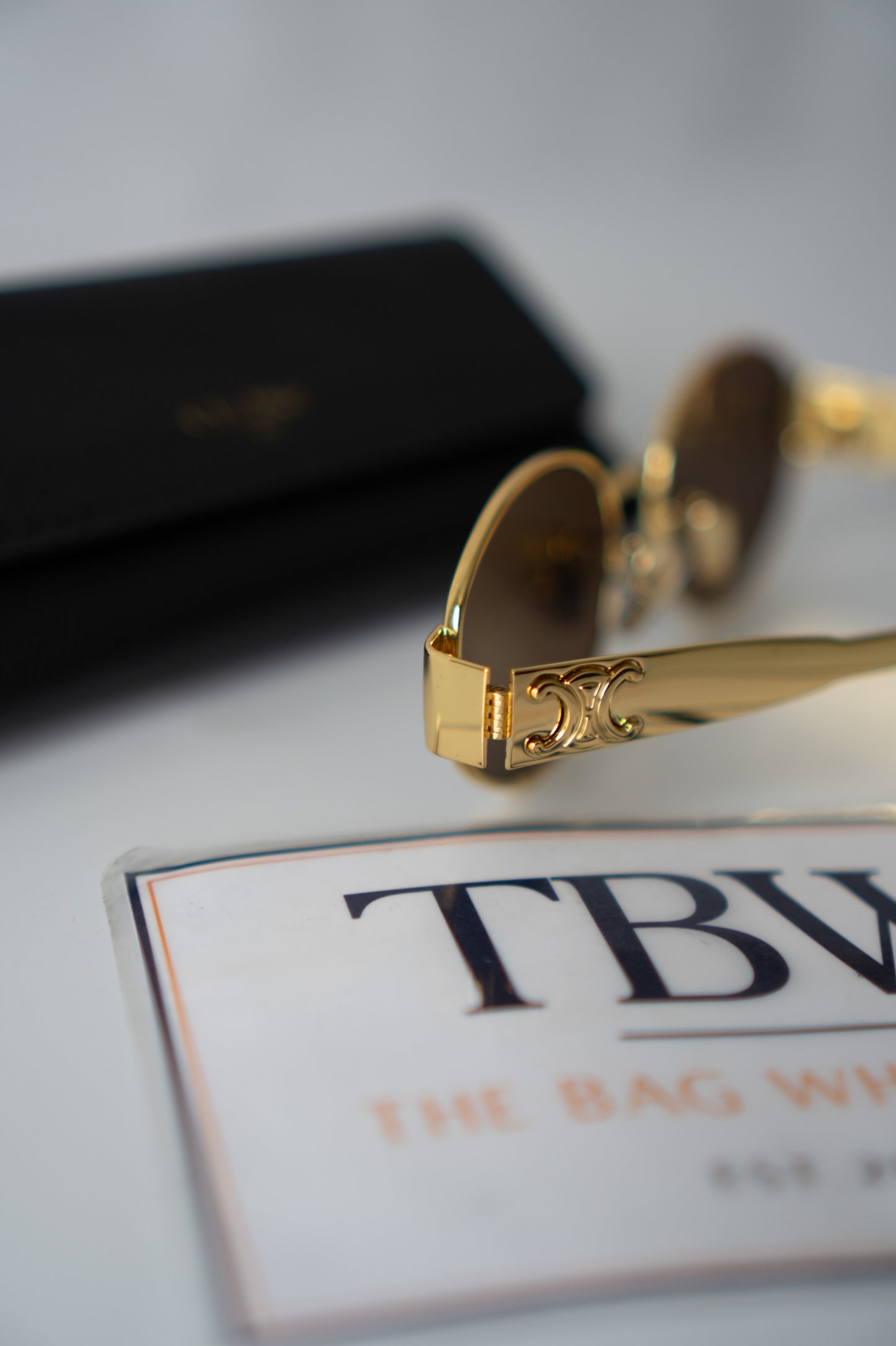 Metal Oval Sunglasses – Gold with Dark Lenses