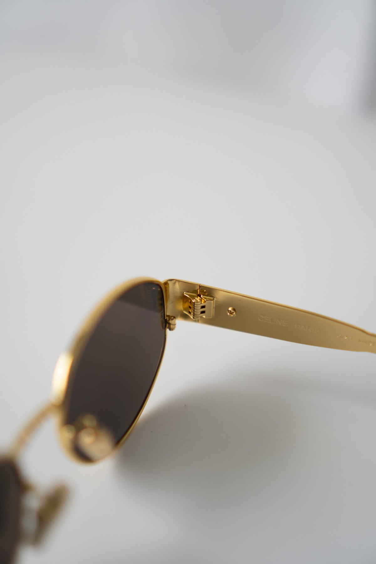 Metal Oval Sunglasses – Gold with Dark Lenses