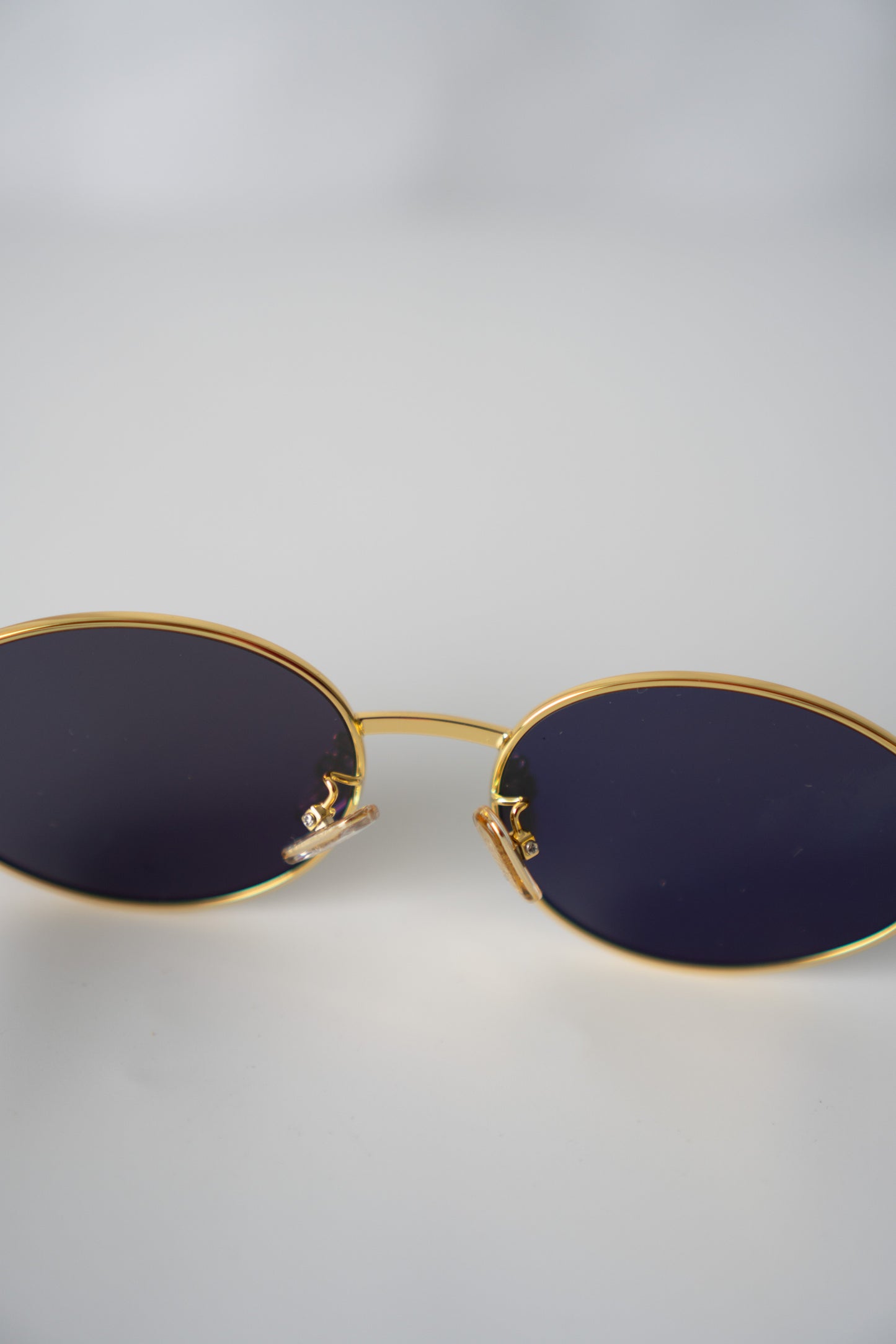Metal Oval Sunglasses – Gold with Dark Lenses