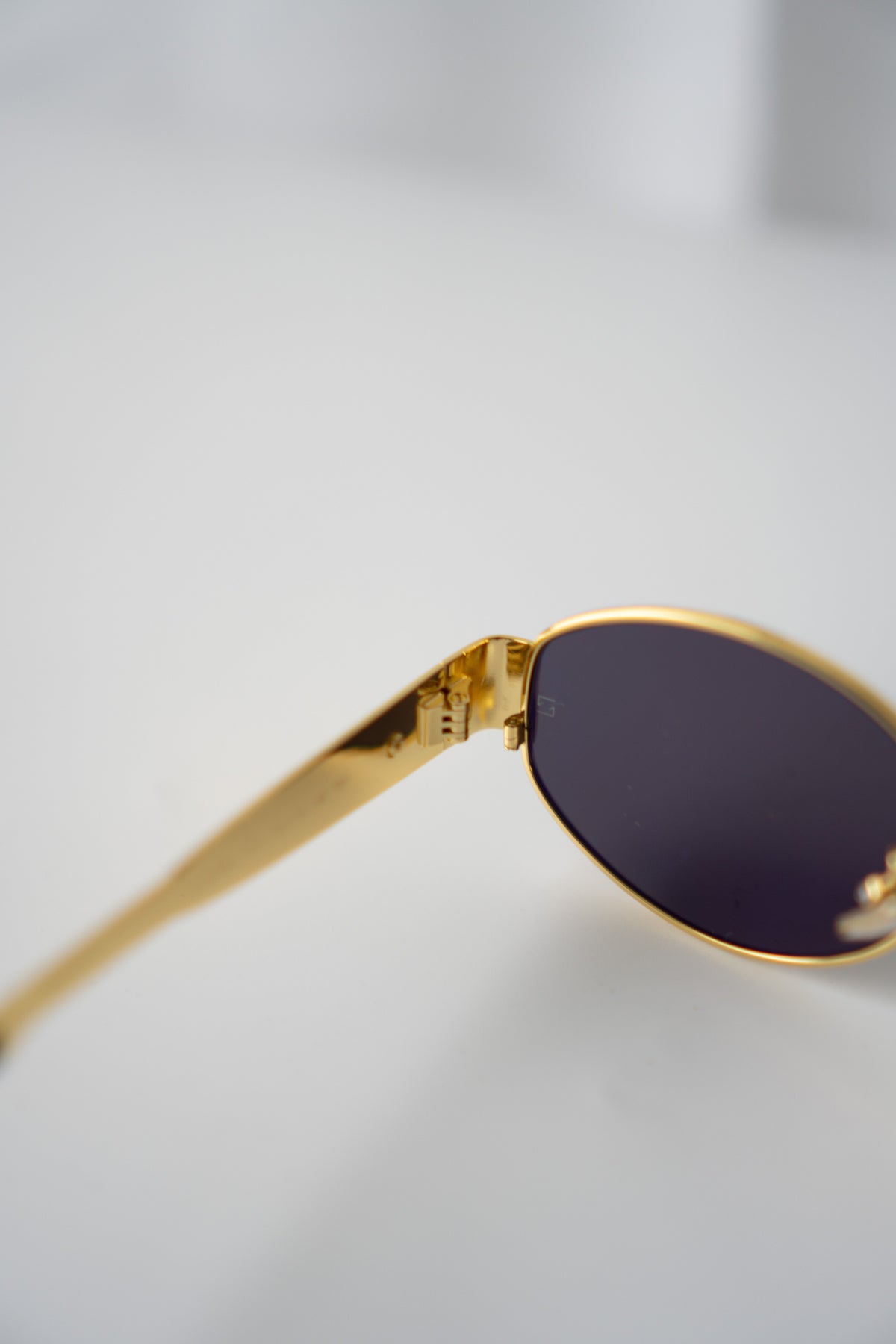 Metal Oval Sunglasses – Gold with Dark Lenses