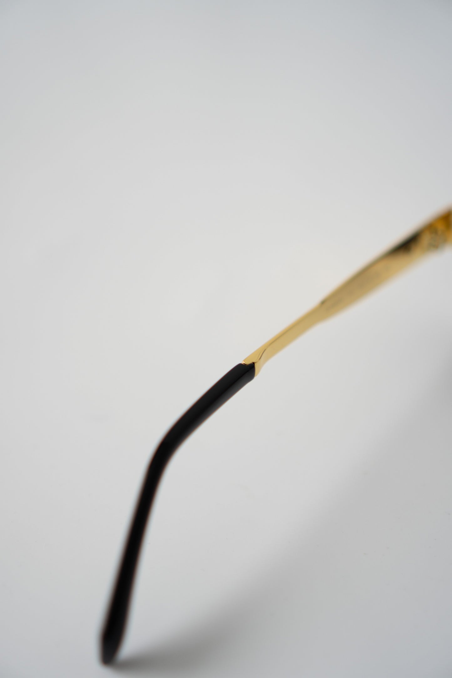 Metal Oval Sunglasses – Gold with Dark Lenses