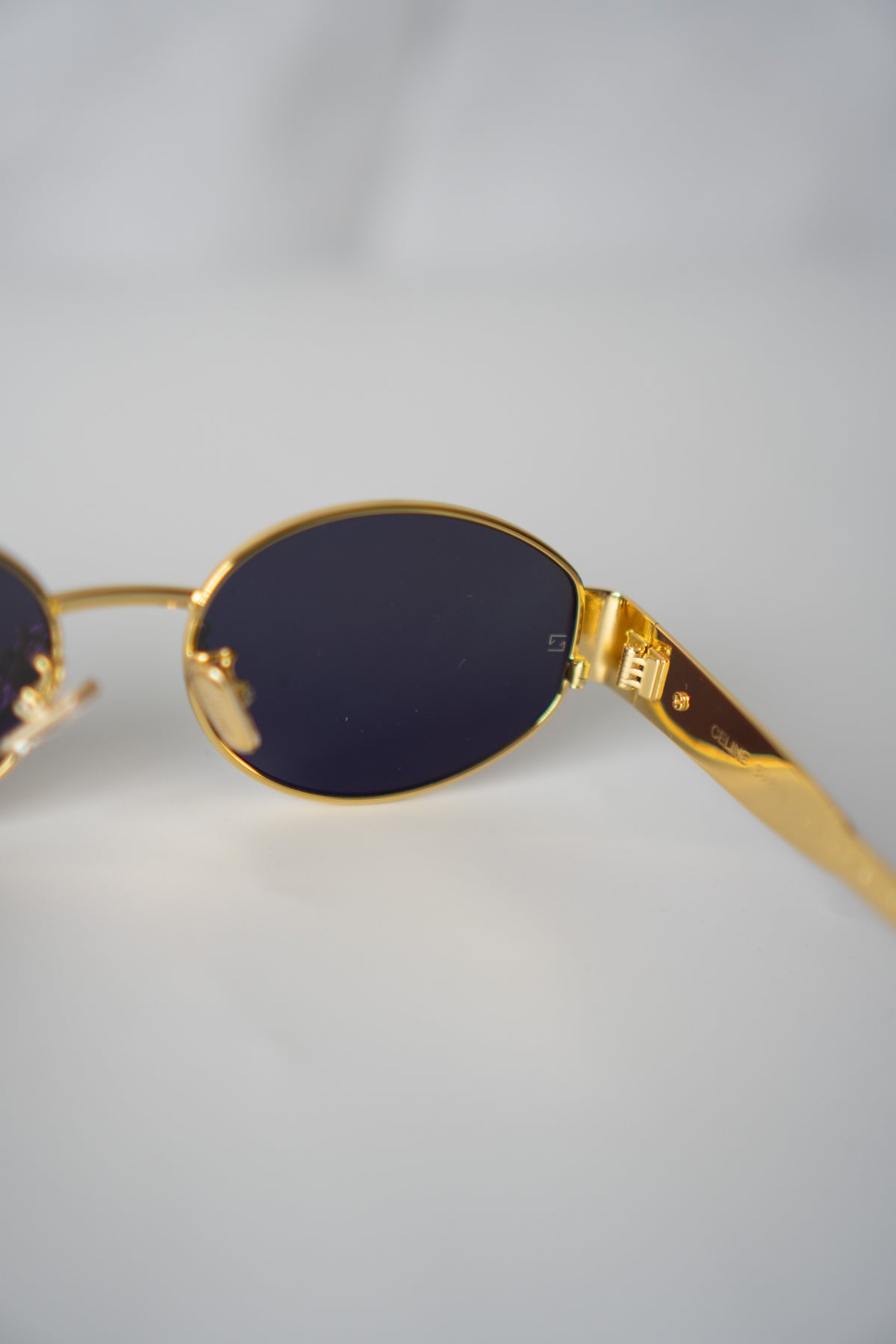 Metal Oval Sunglasses – Gold with Dark Lenses