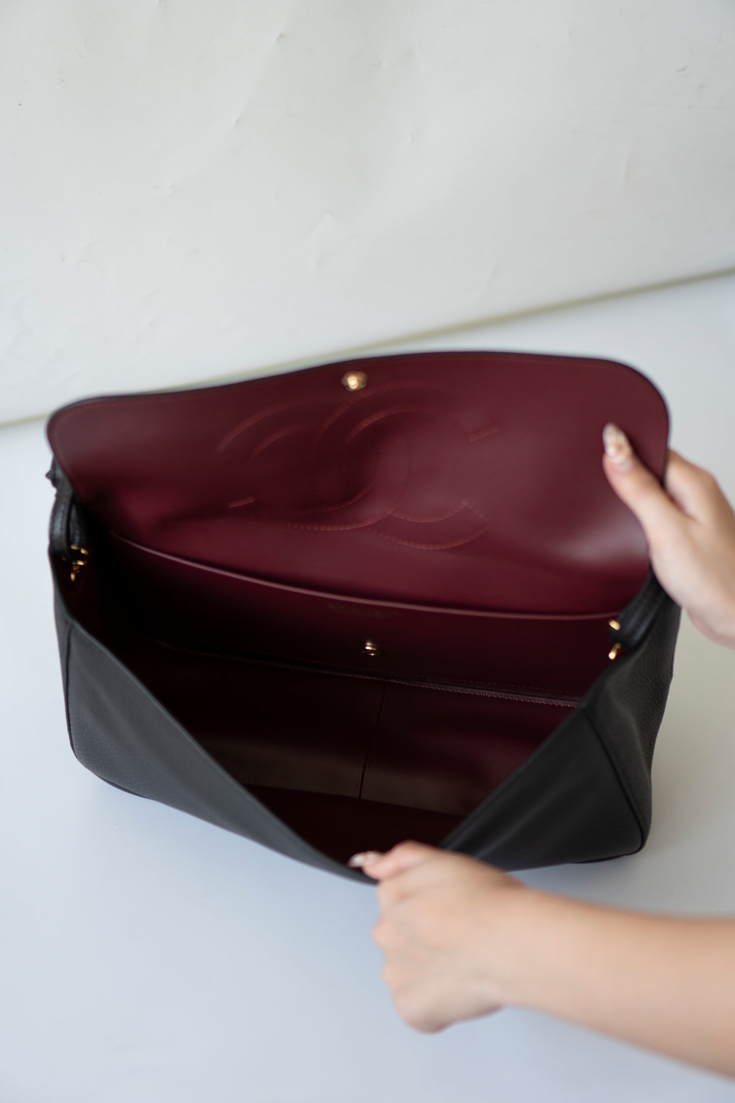26S Souplissimo Jumbo Flap – Black Grained Calfskin with Gold Hardware