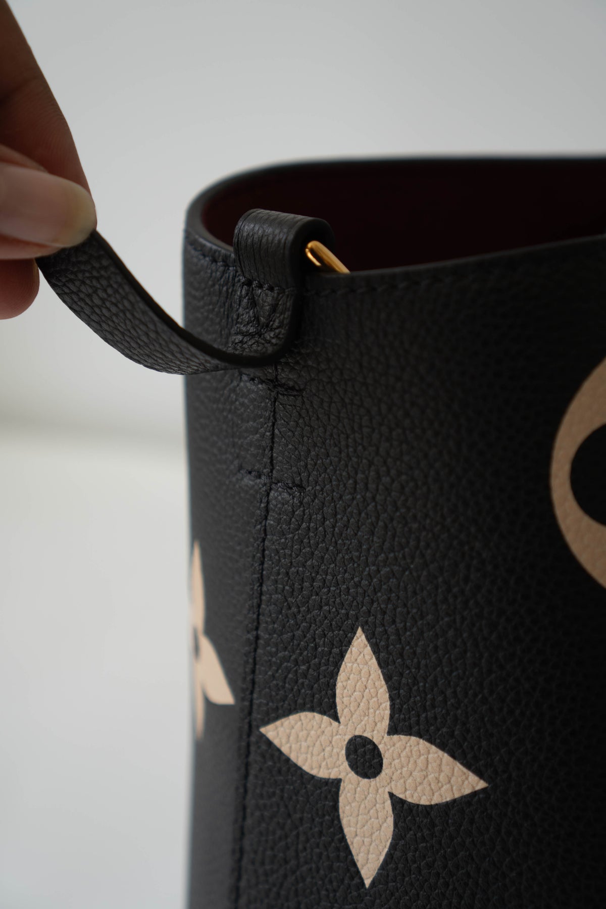NéoNoé Bi-color in MM size Empreinte leather