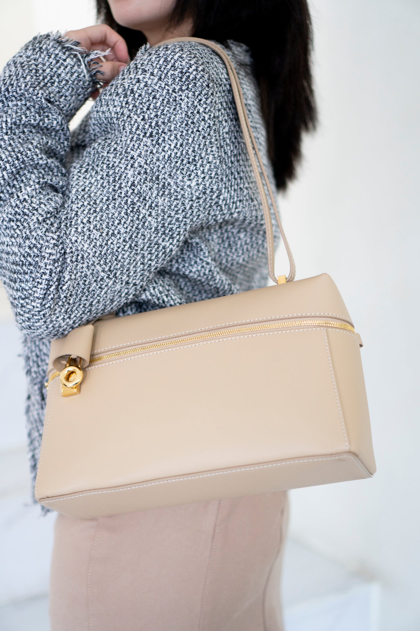 Extra Bag L27 – Light Mastic Smooth Calfskin with Gold Hardware