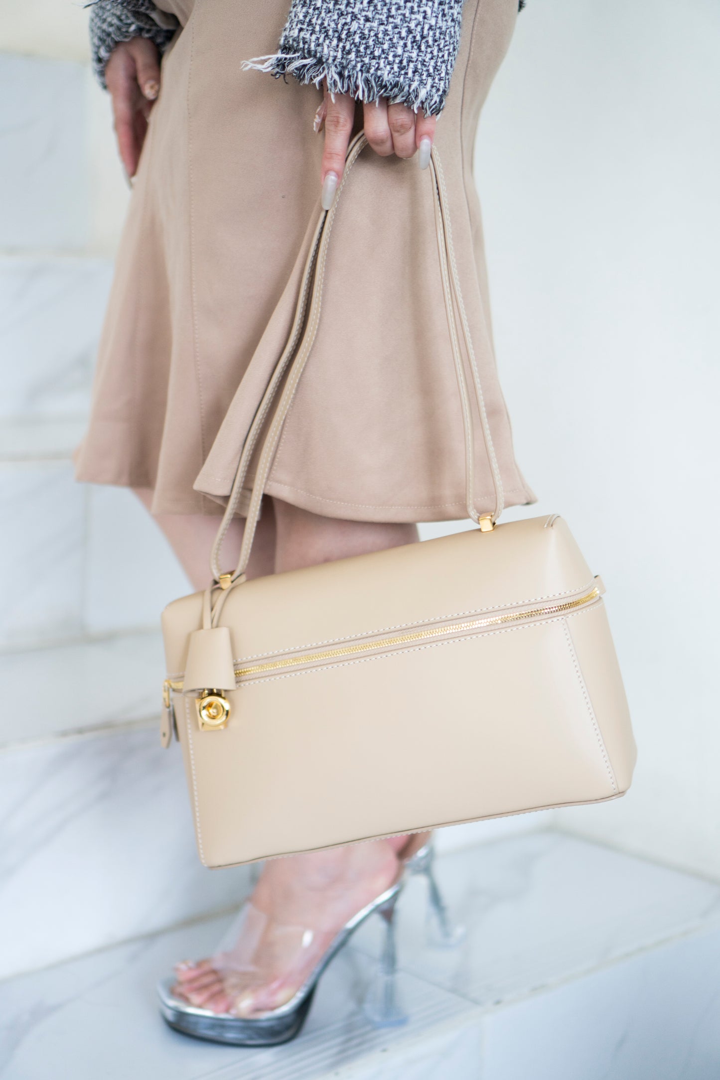 Extra Bag L27 – Light Mastic Smooth Calfskin with Gold Hardware
