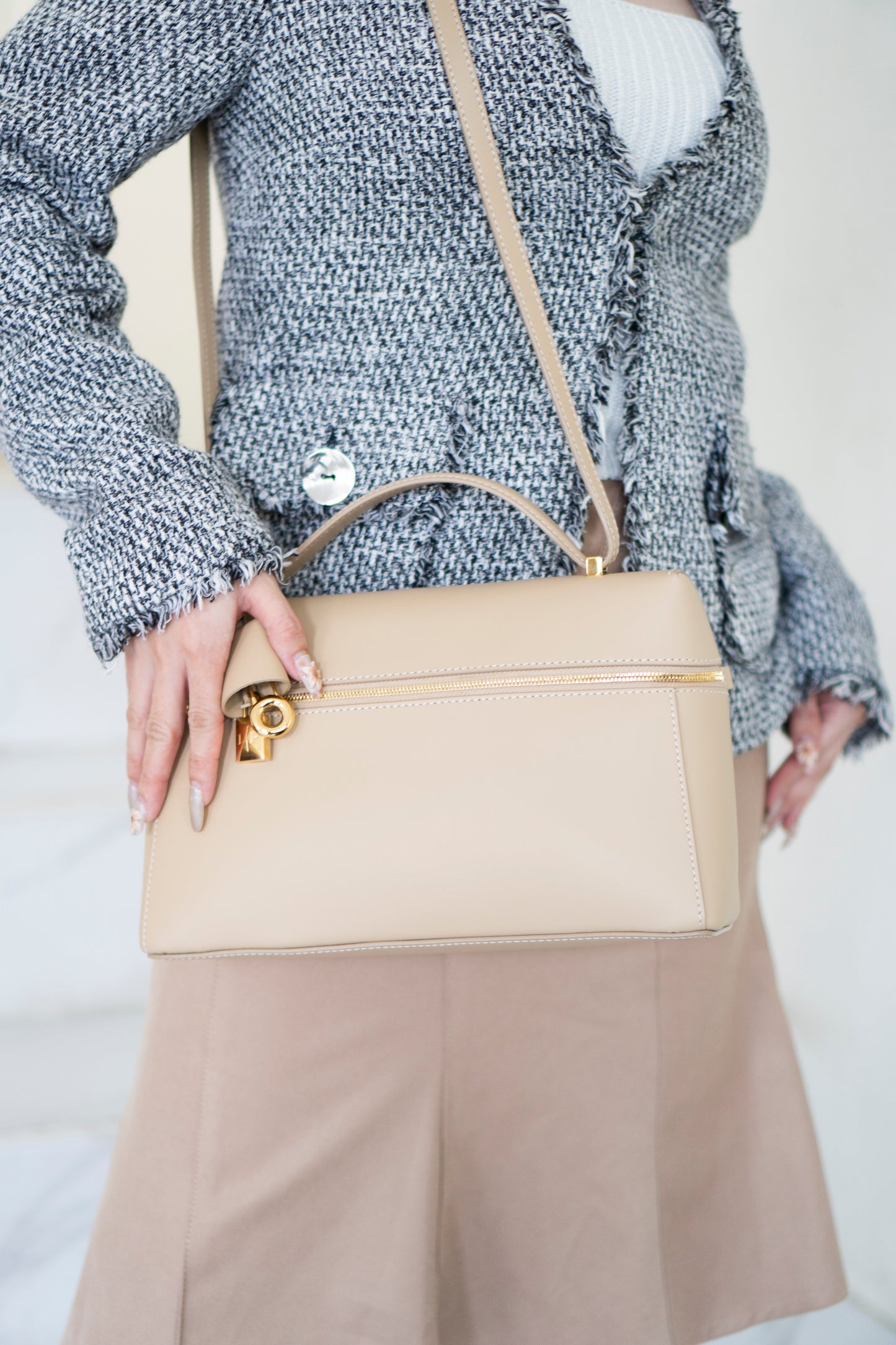 Extra Bag L27 – Light Mastic Smooth Calfskin with Gold Hardware