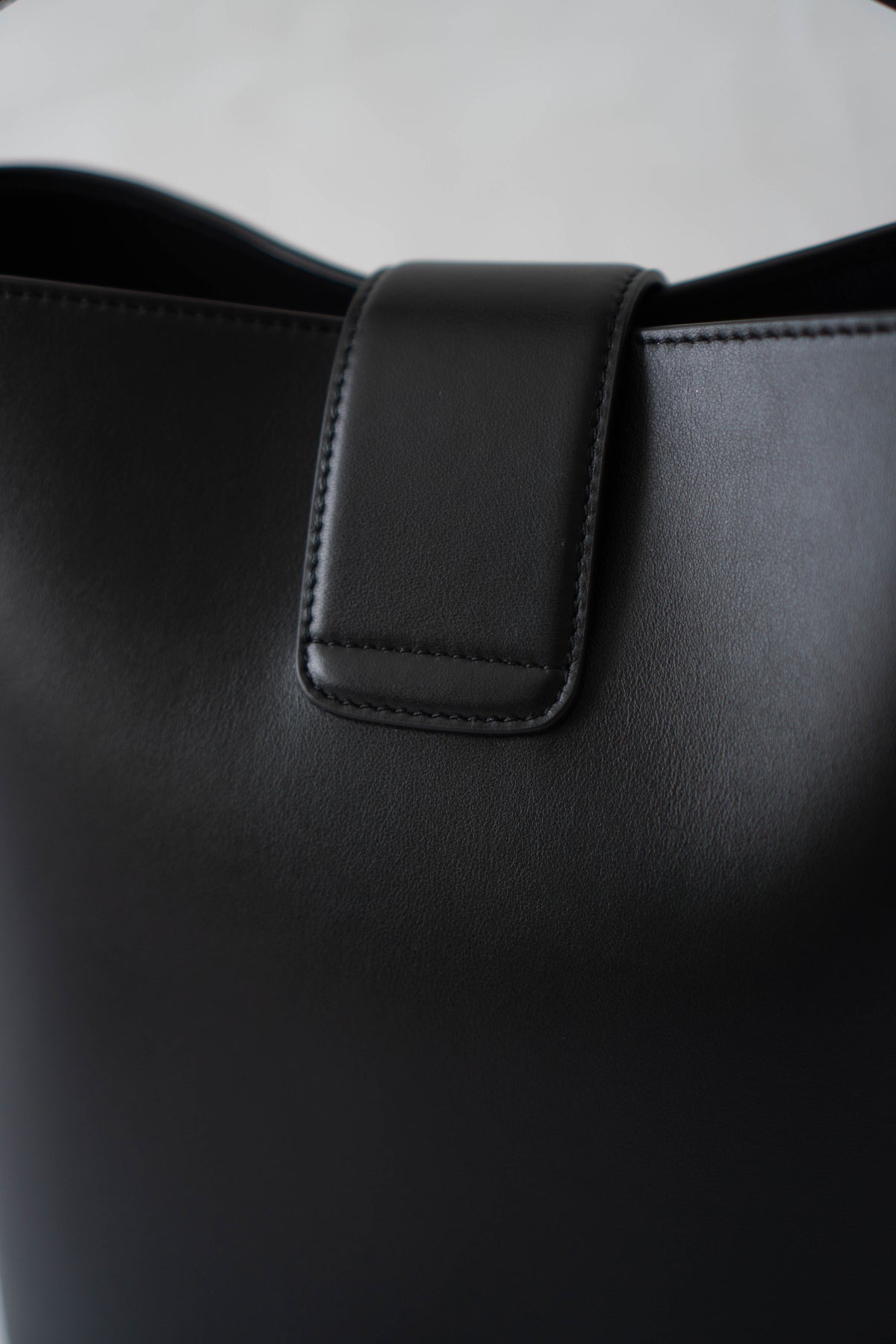 Triomphe Medium Bucket Bag – Black Smooth Calfskin in Gold Hardware