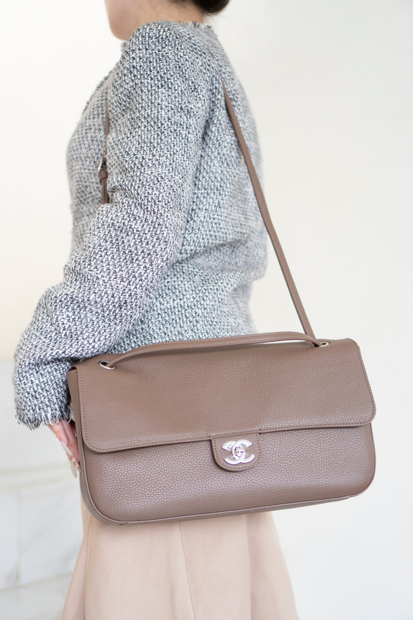 26S Souplissimo Jumbo Flap – Taupe Grained Calfskin with Silver Hardware