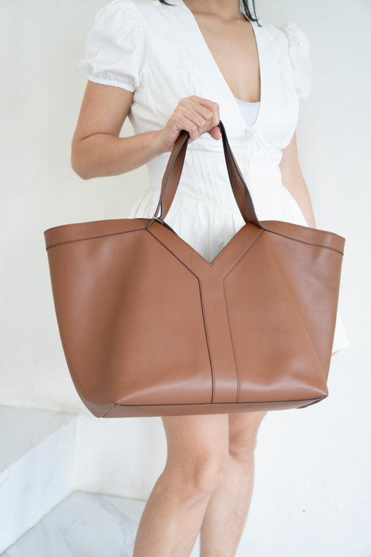 Y Tote in large Find Grained Calfskin with Gold hardware
