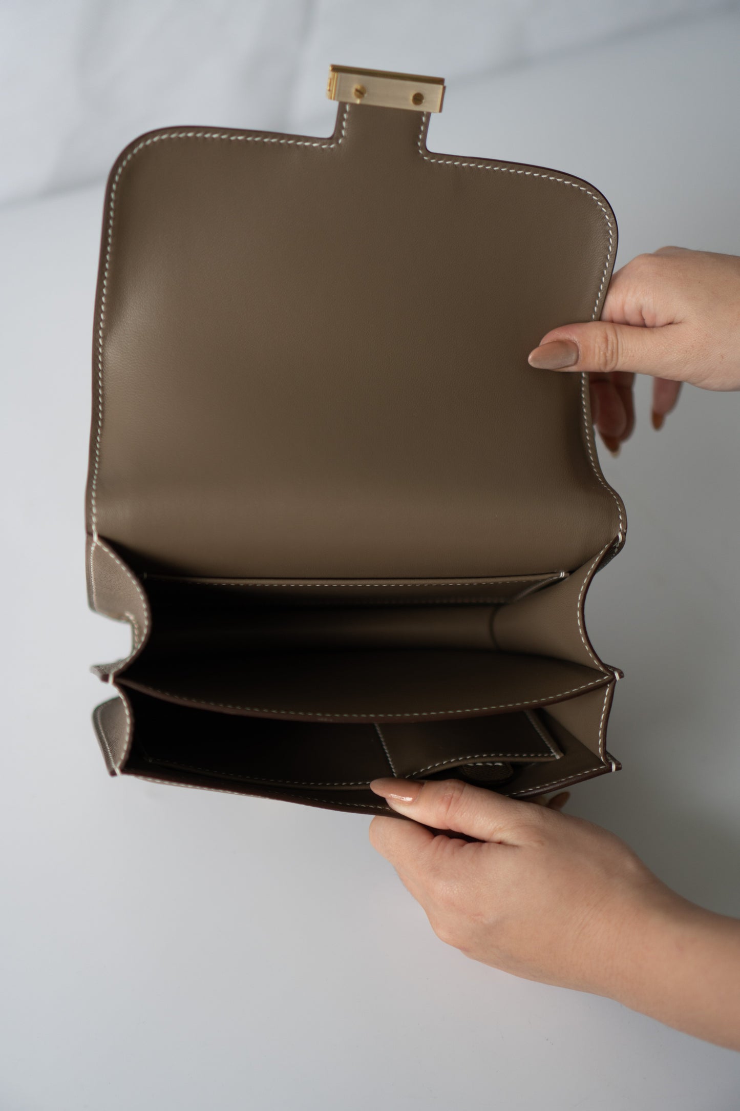 Constanc 18 – Etoupe Epsom with Gold Hardware