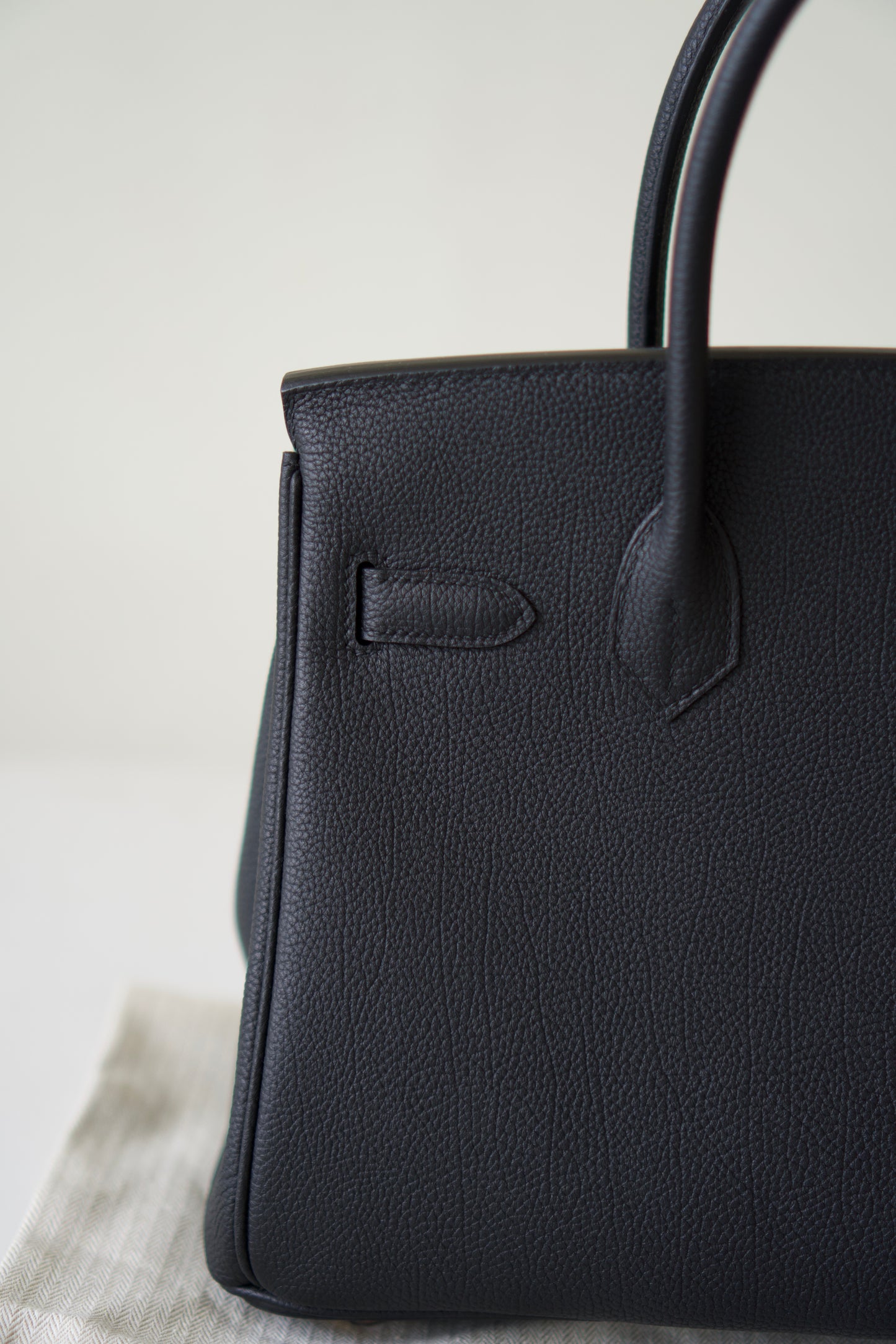 Birkin 30 – Noir Togo Leather with Gold Hardware