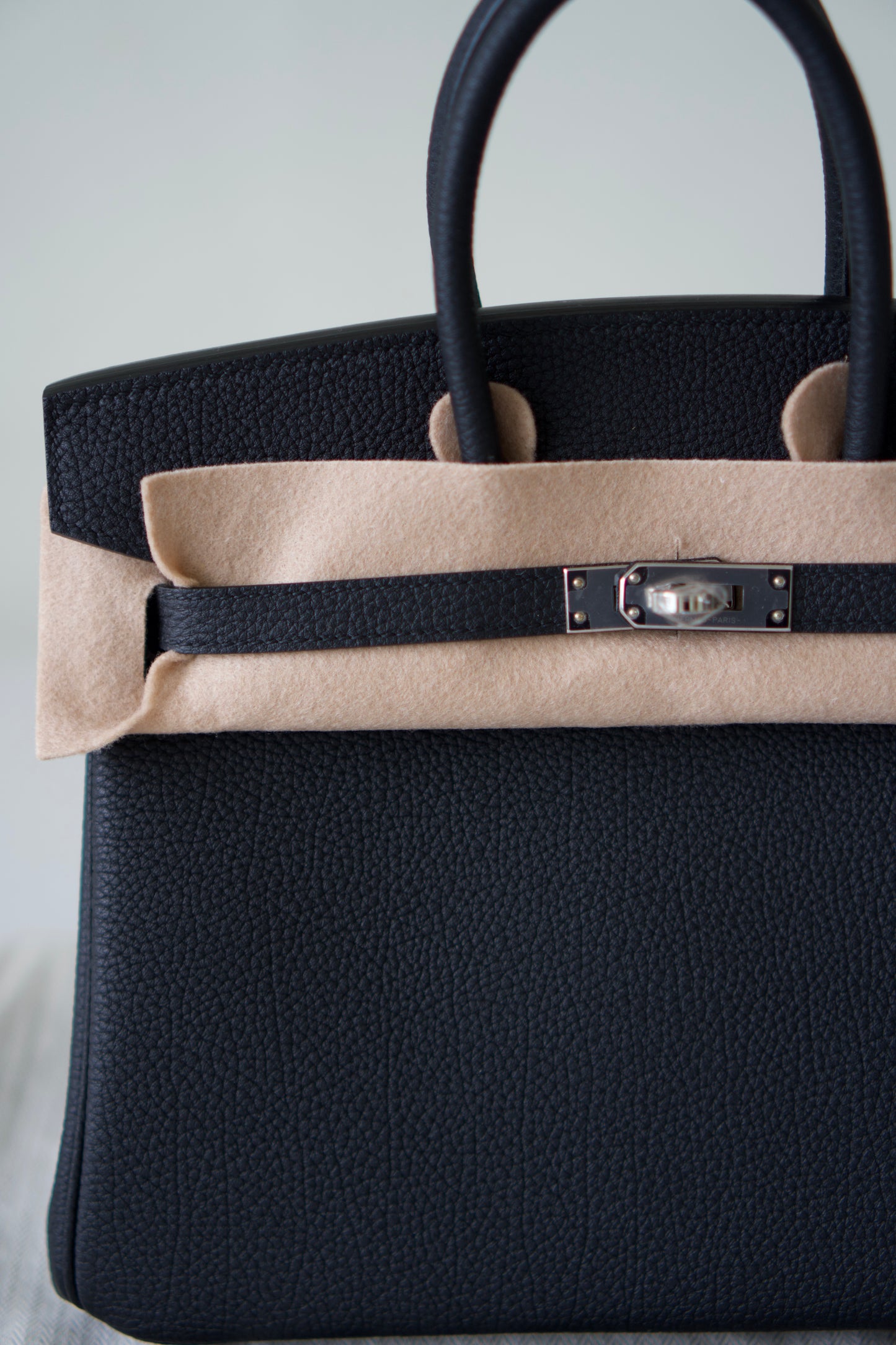 Birkin 25 – Noir Togo Leather with Palladium Hardware