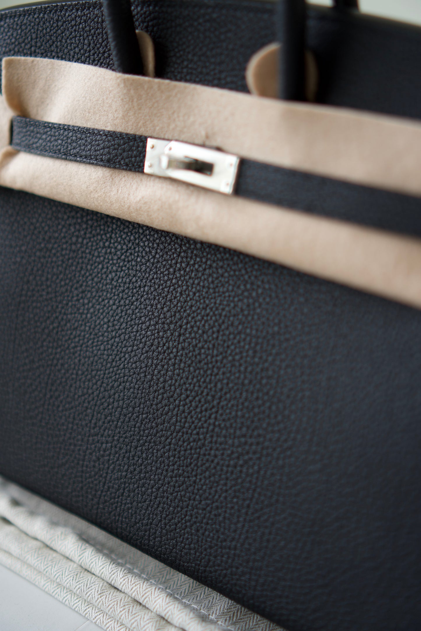 Birkin 25 – Noir Togo Leather with Palladium Hardware