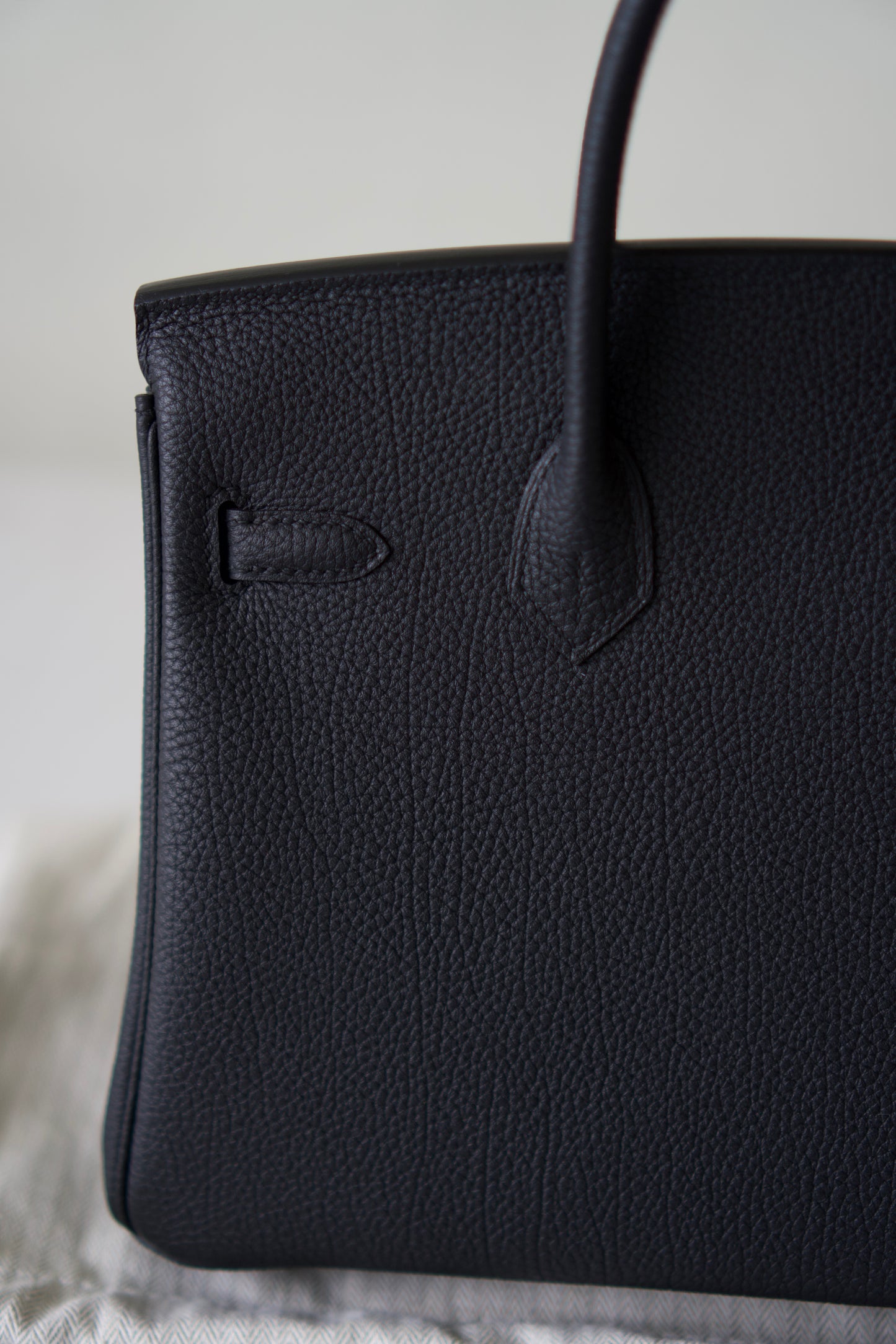 Birkin 25 – Noir Togo Leather with Palladium Hardware