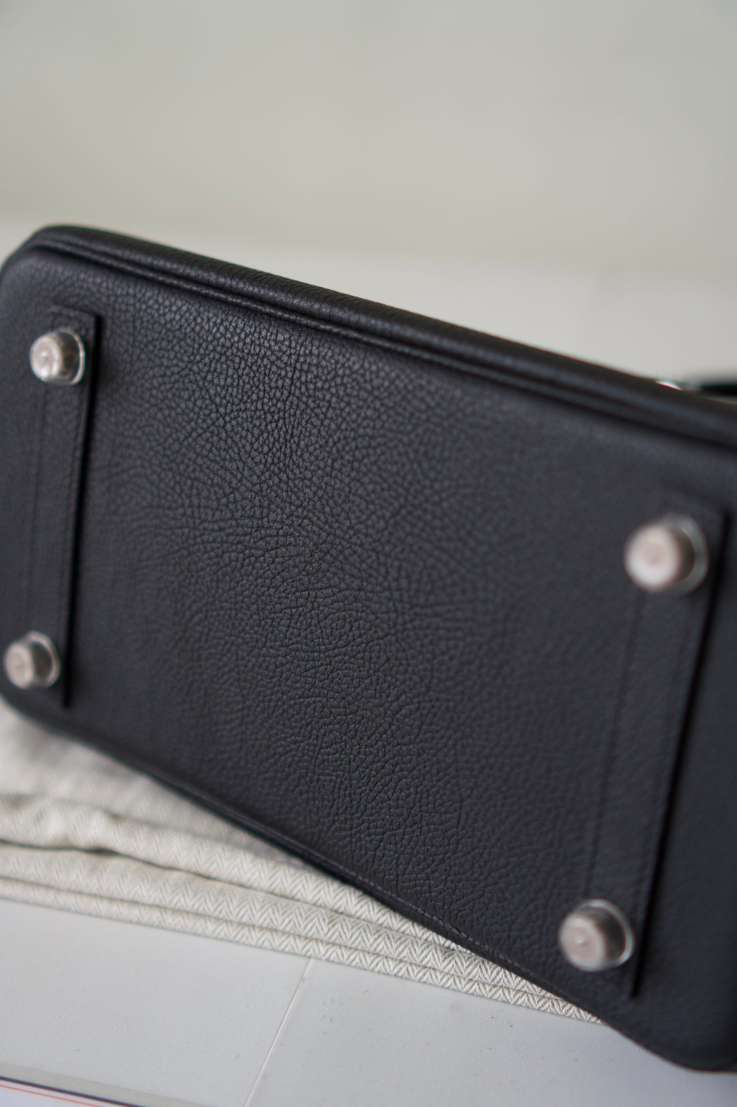 Birkin 25 – Noir Togo Leather with Palladium Hardware
