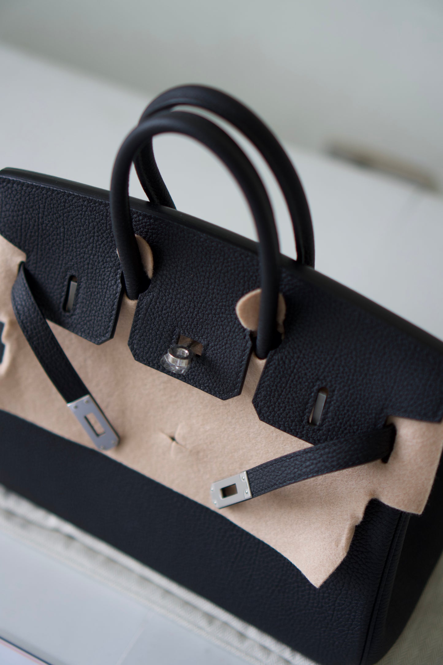 Birkin 25 – Noir Togo Leather with Palladium Hardware