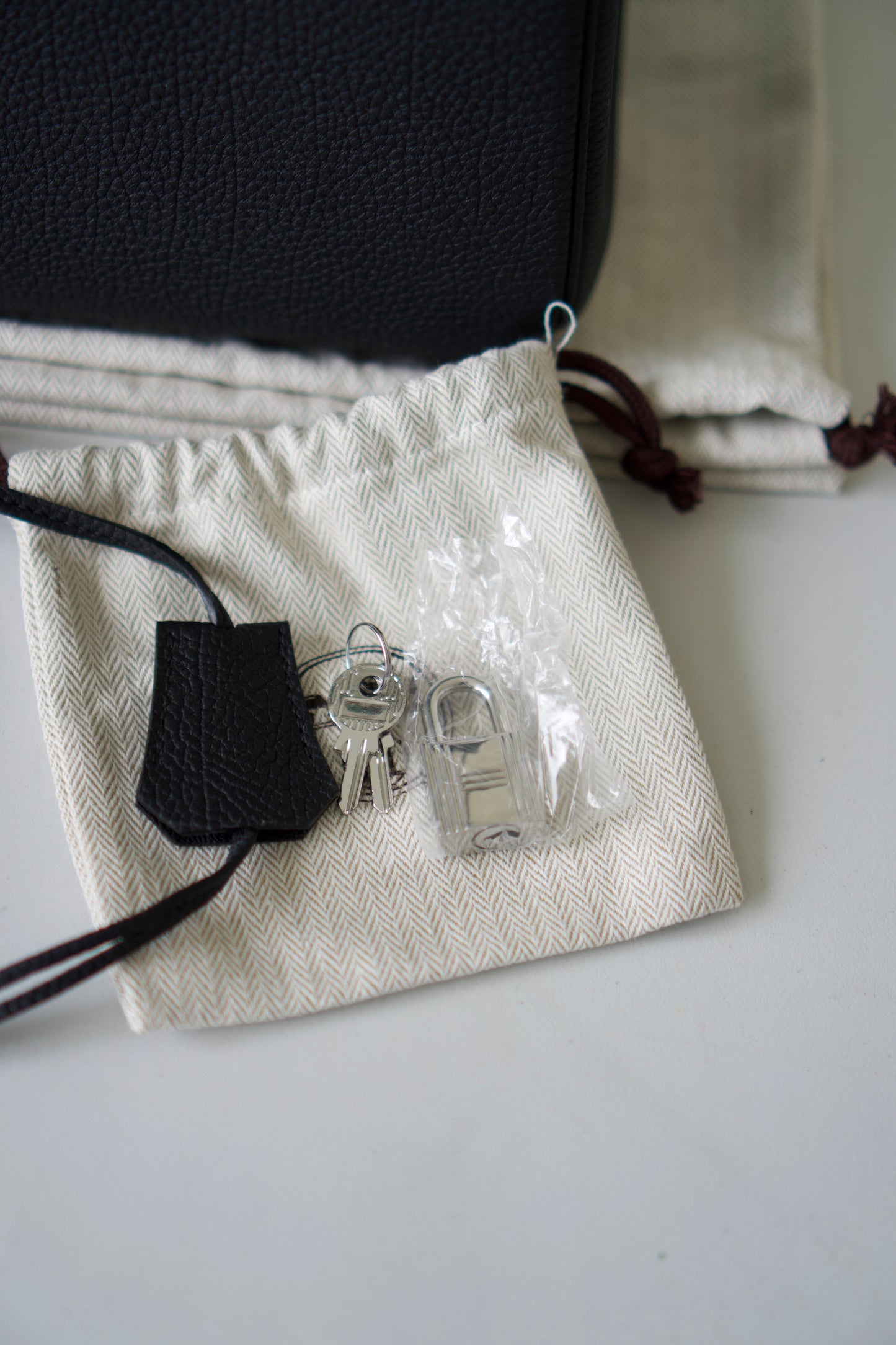 Birkin 25 – Noir Togo Leather with Palladium Hardware