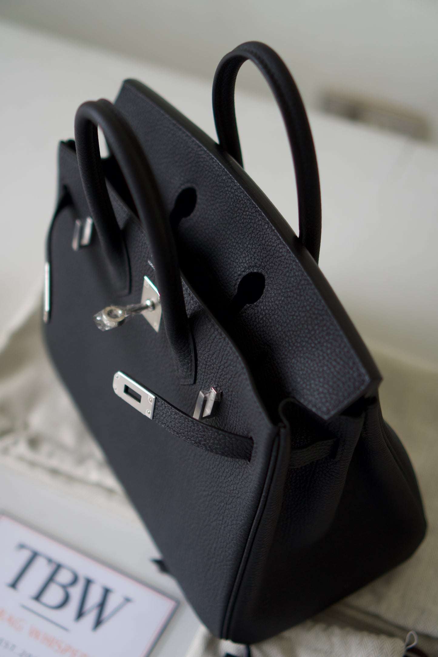 Birkin 25 – Noir Togo Leather with Palladium Hardware