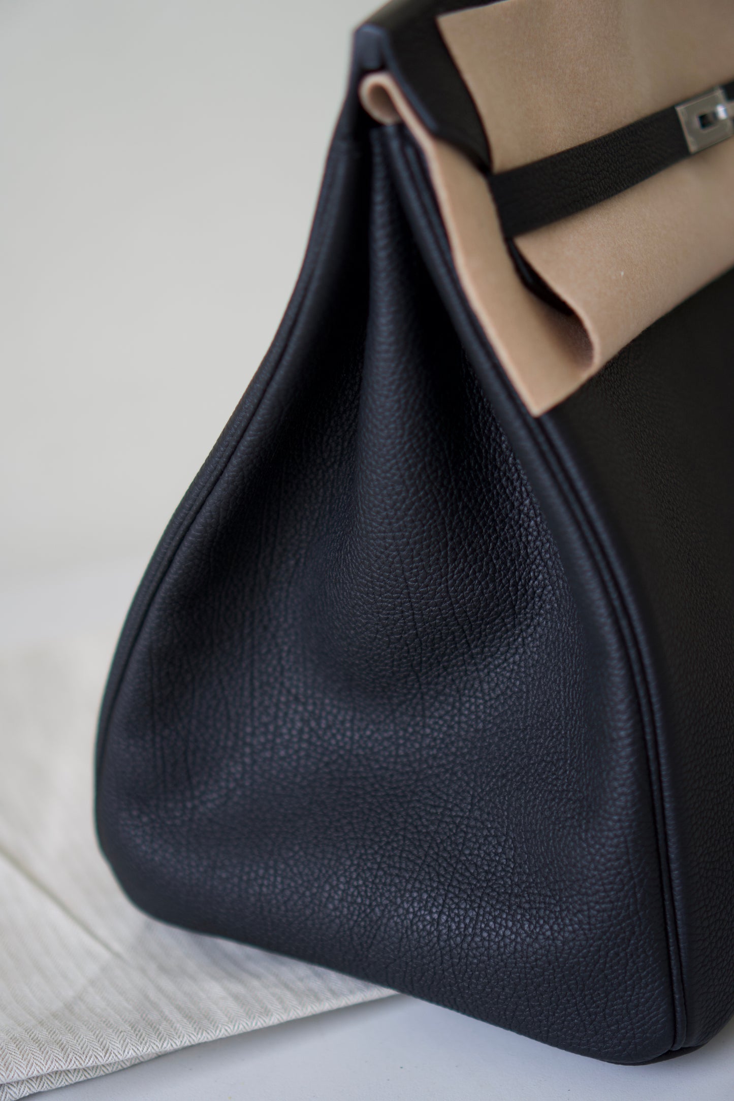 Birkin 40 – Noir Togo Leather with Palladium Hardware