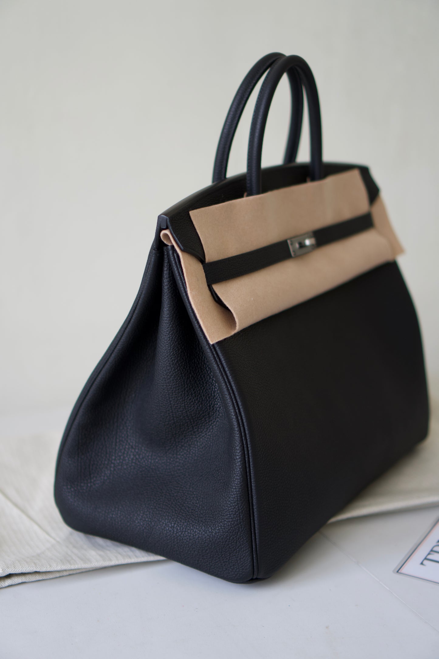 Birkin 40 – Noir Togo Leather with Palladium Hardware