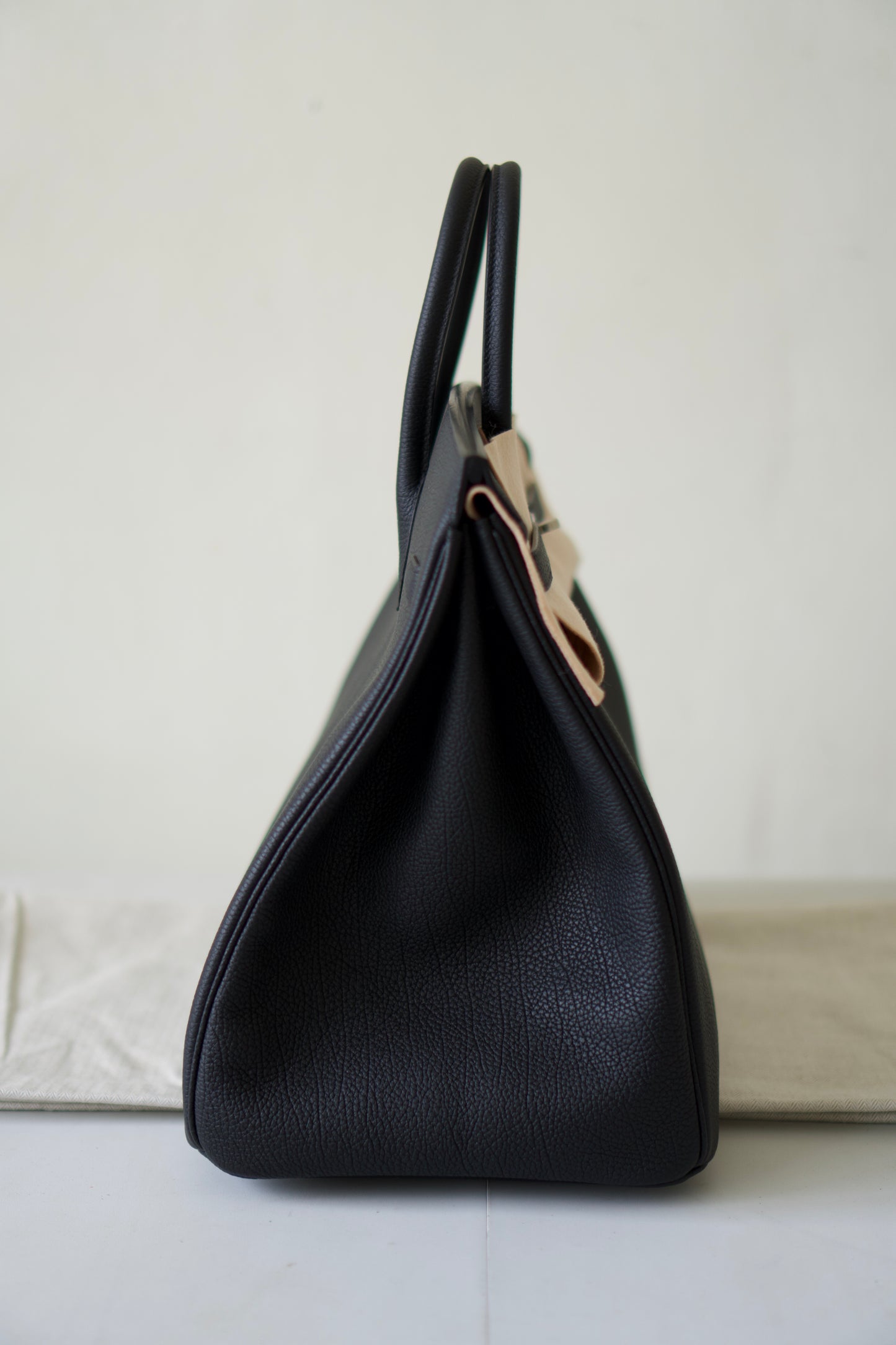 Birkin 40 – Noir Togo Leather with Palladium Hardware