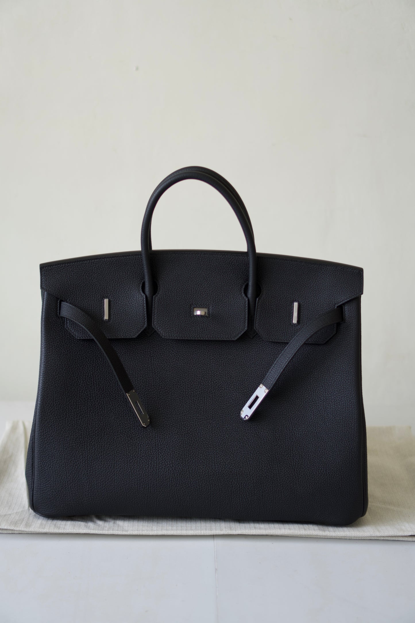 Birkin 40 – Noir Togo Leather with Palladium Hardware