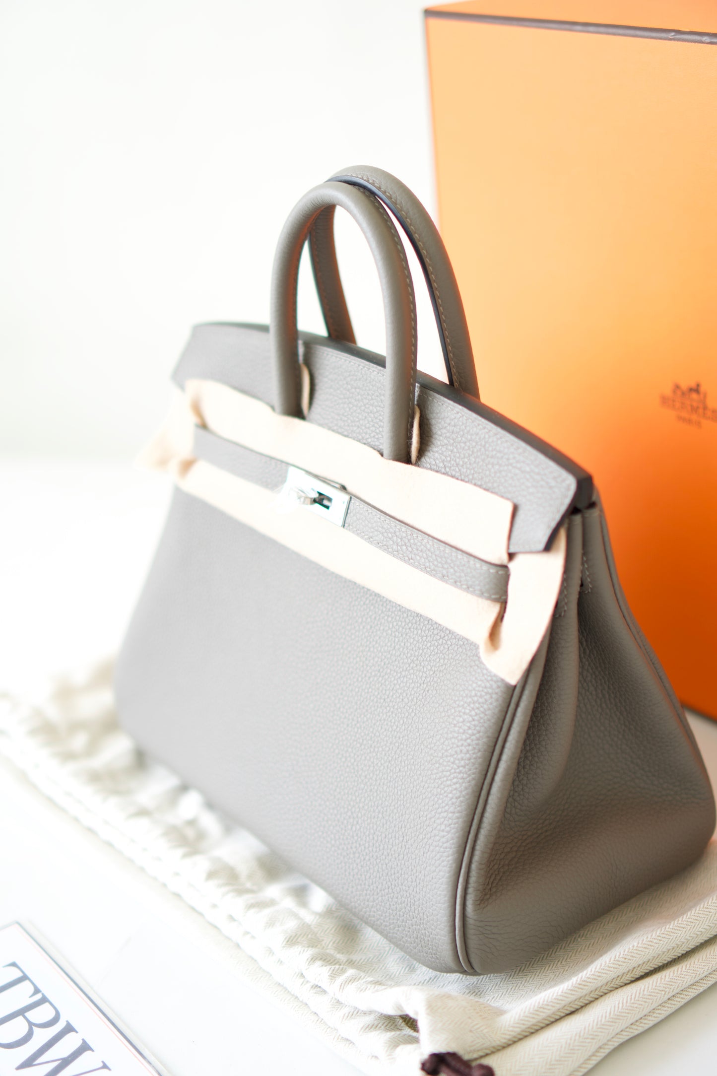 BK 25 – Gris Meyer Togo Leather with Palladium Hardware