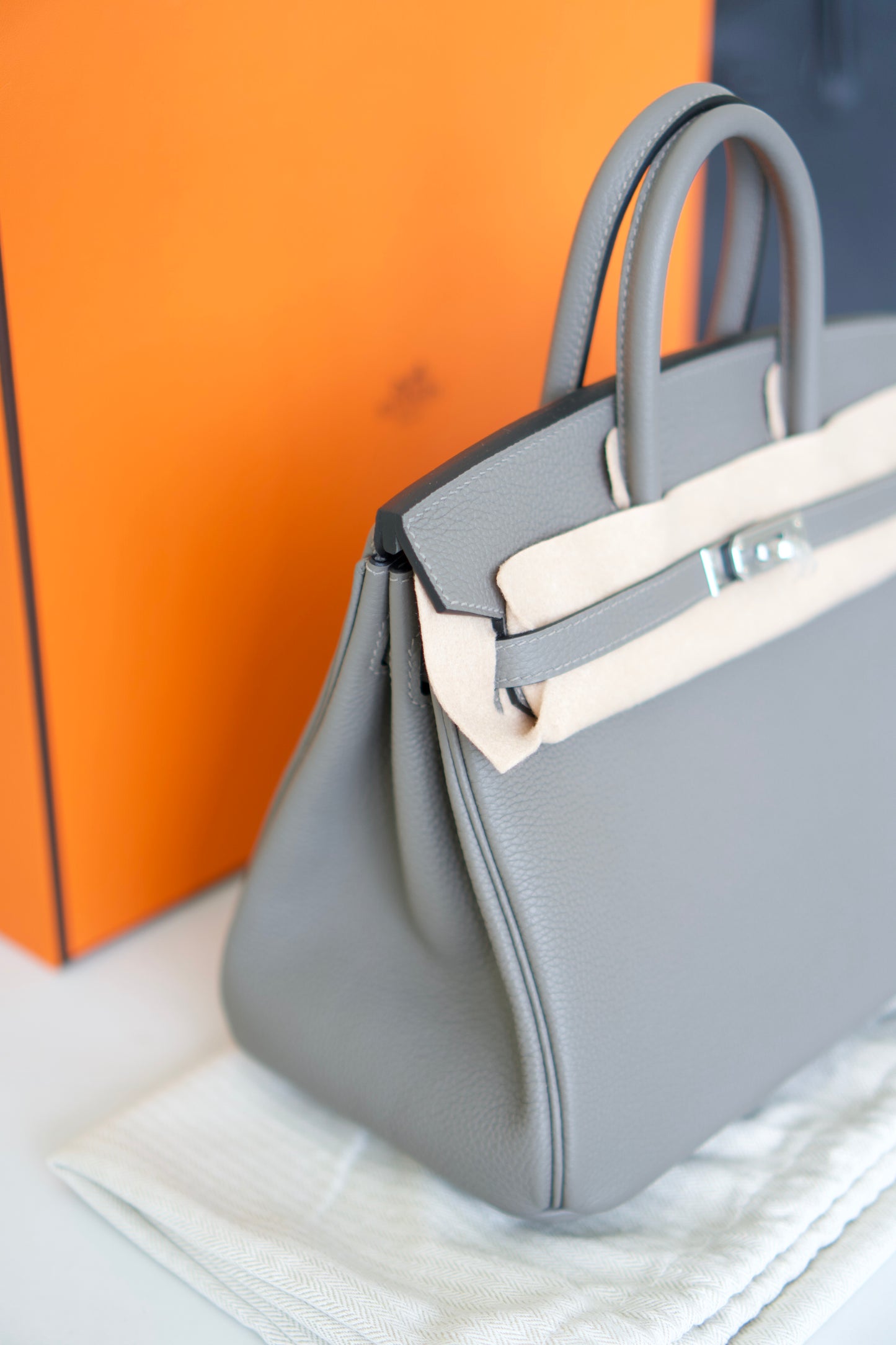BK 25 – Gris Meyer Togo Leather with Palladium Hardware