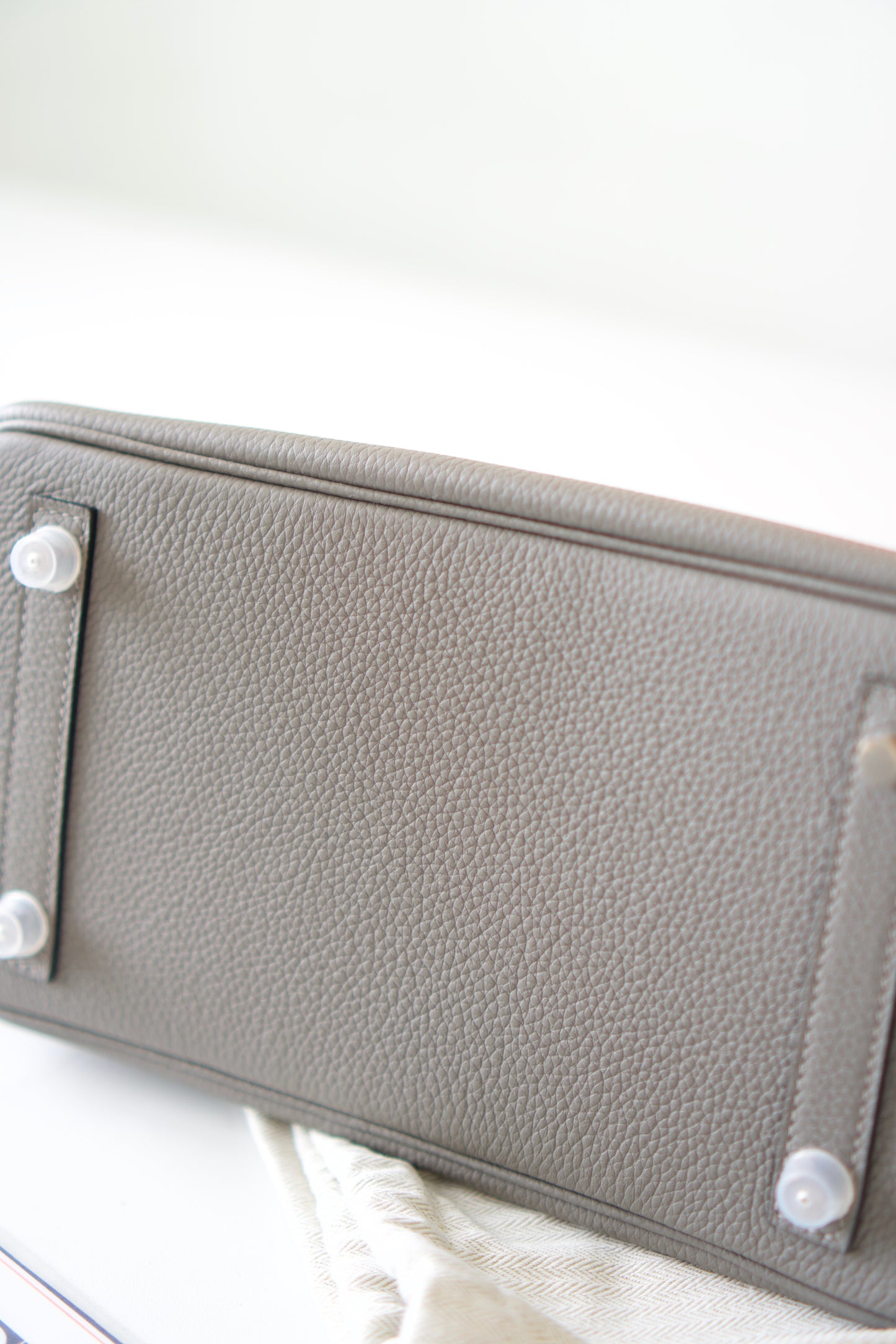 BK 25 – Gris Meyer Togo Leather with Palladium Hardware