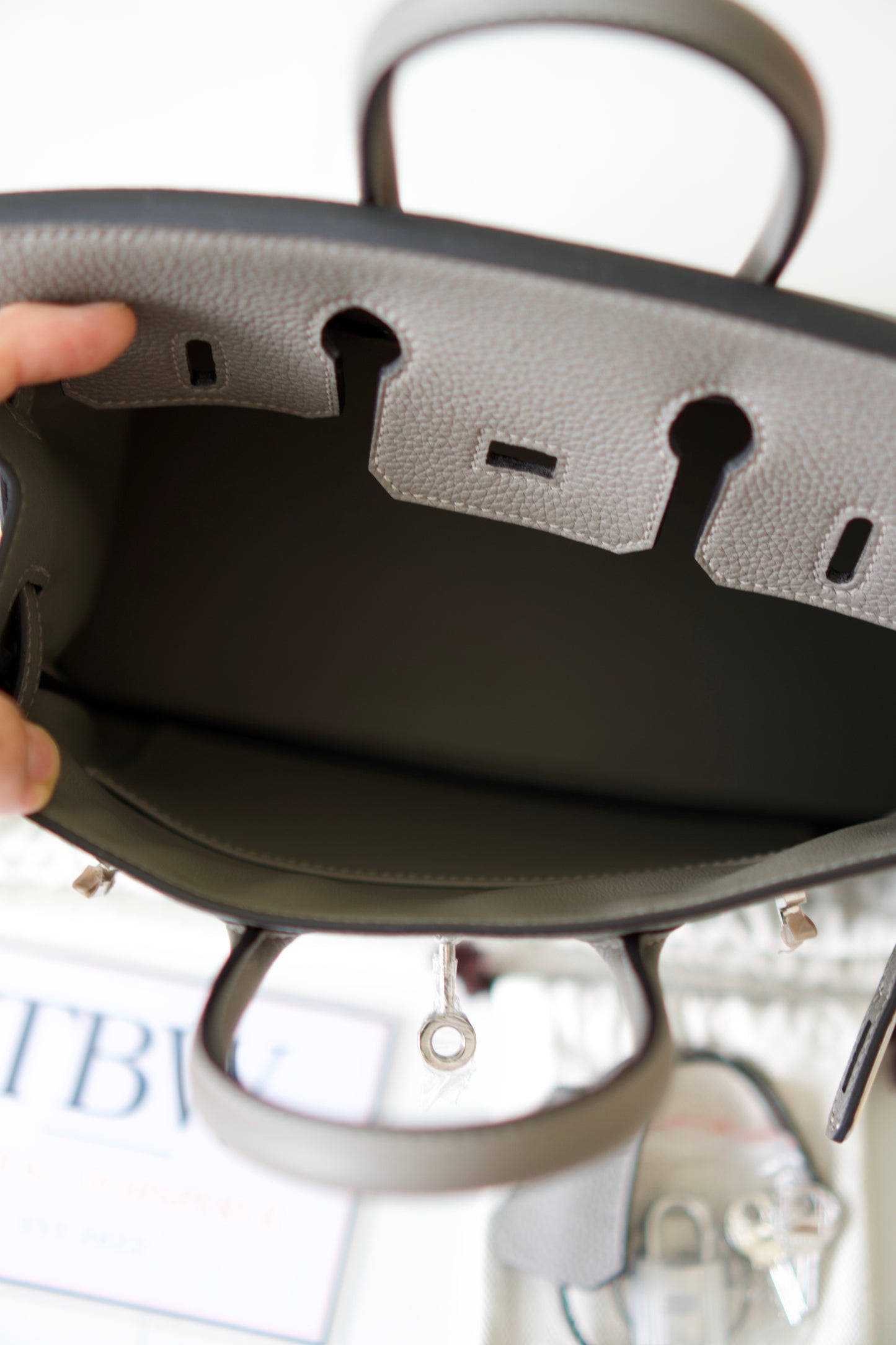 BK 25 – Gris Meyer Togo Leather with Palladium Hardware
