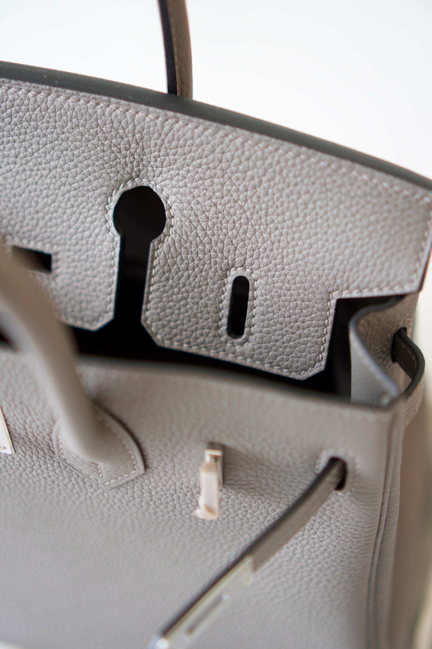 BK 25 – Gris Meyer Togo Leather with Palladium Hardware