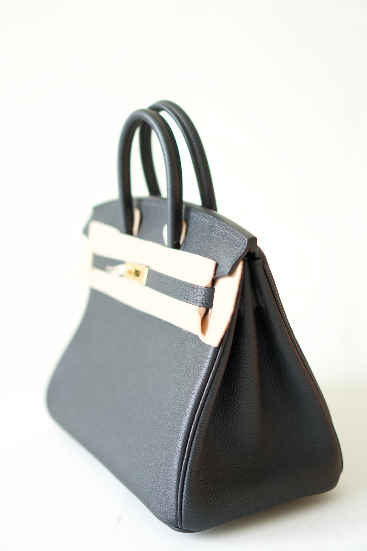 BK 25 – Noir Togo Leather with Gold Hardware