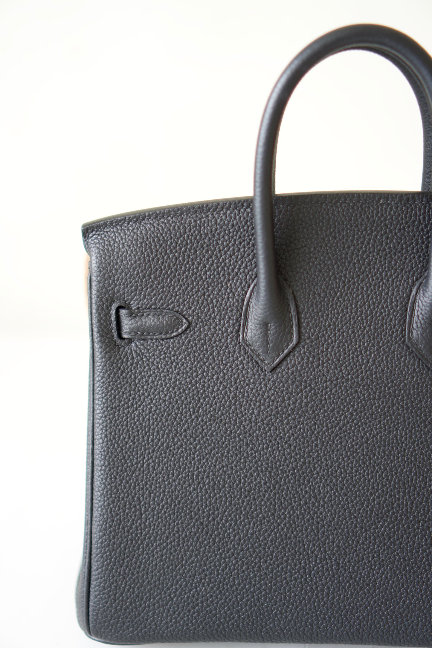 BK 25 – Noir Togo Leather with Gold Hardware